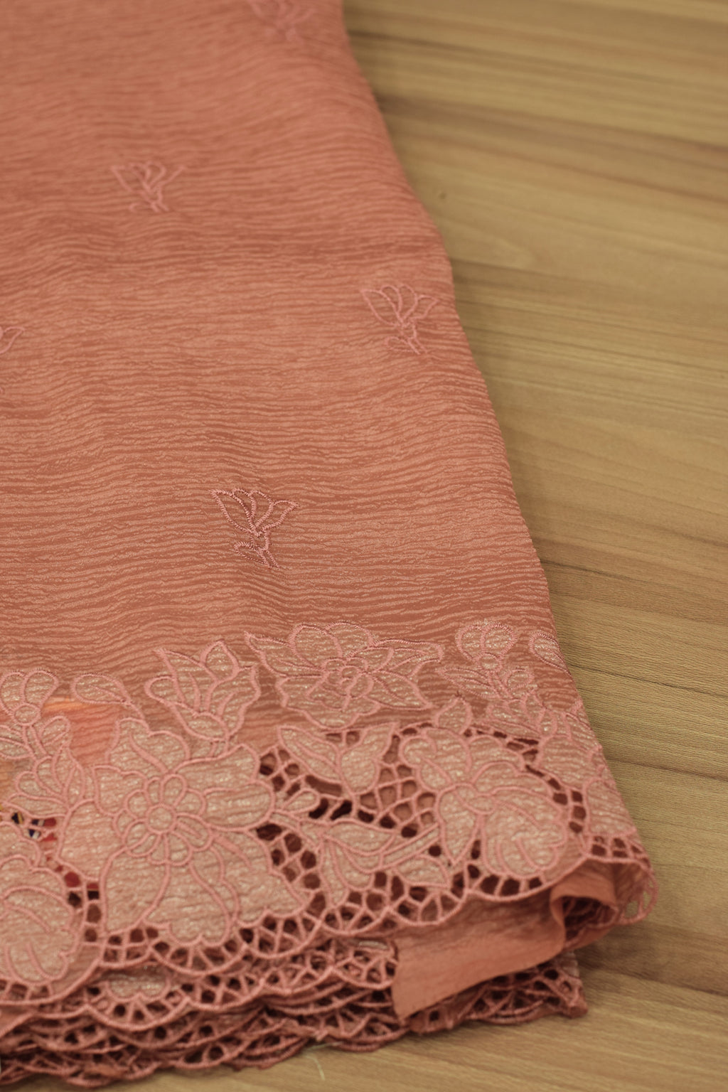 Elegant Crushed Organza Saree with Floral Lace Border – Premium Party & Occasion Wear