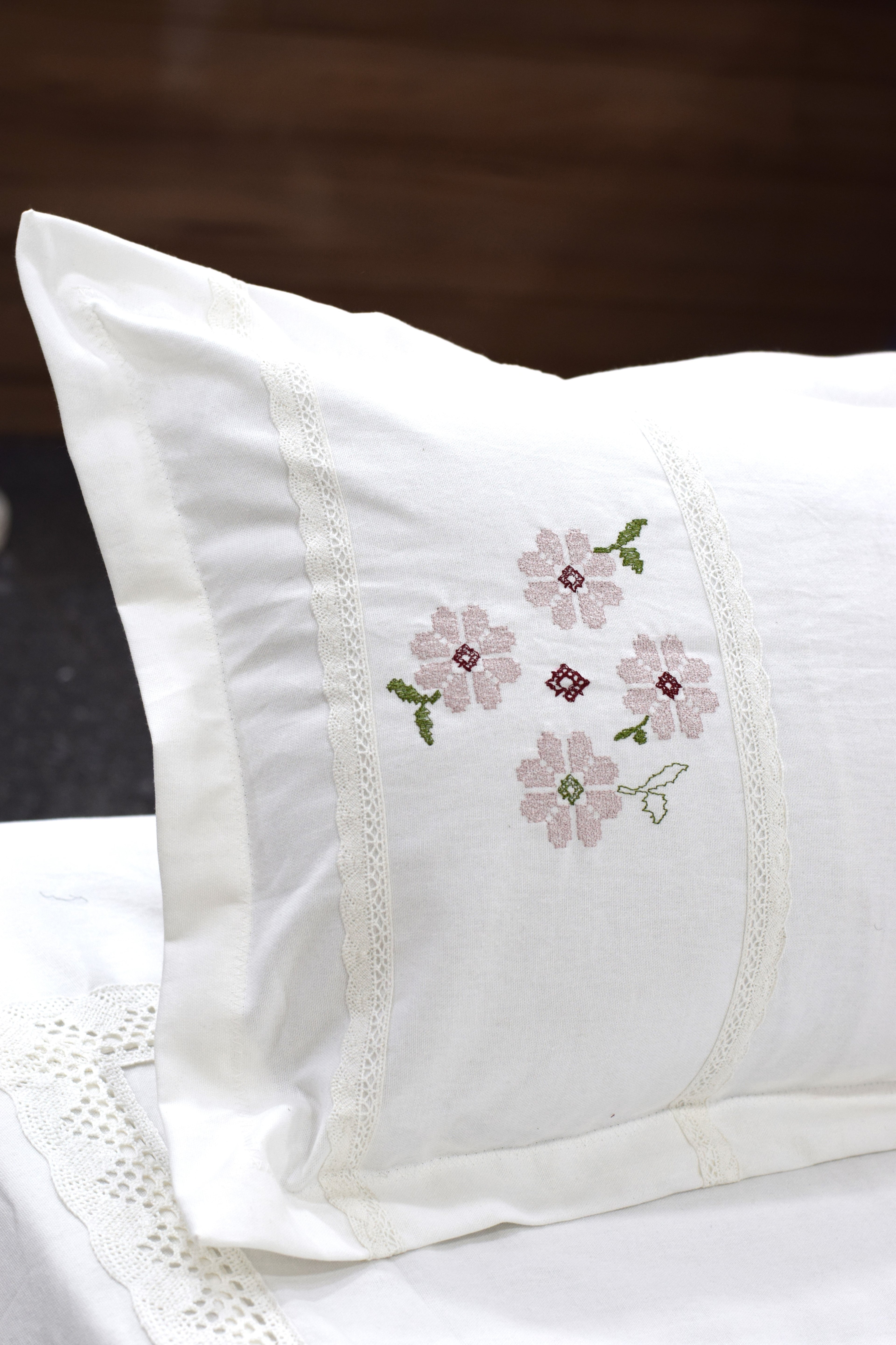 Elegant Floral Embroidered King Size Bedspread Set with 2 Pillow Covers – White & Blush Pink