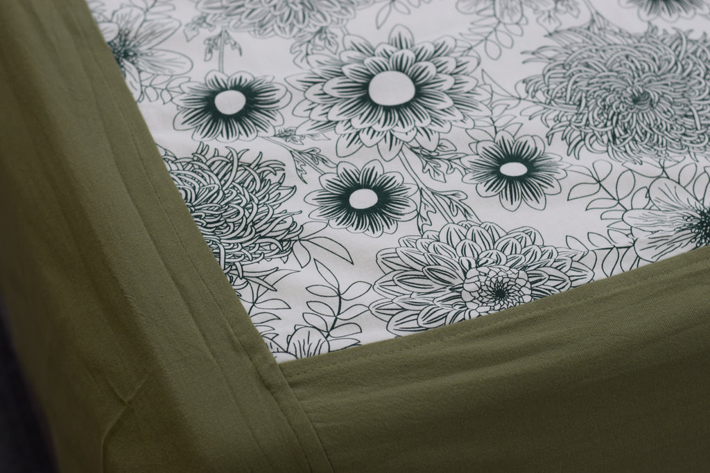 King Size Grey Floral Printed Bedsheet with 2 Pillow Covers | Elegant Botanical Design