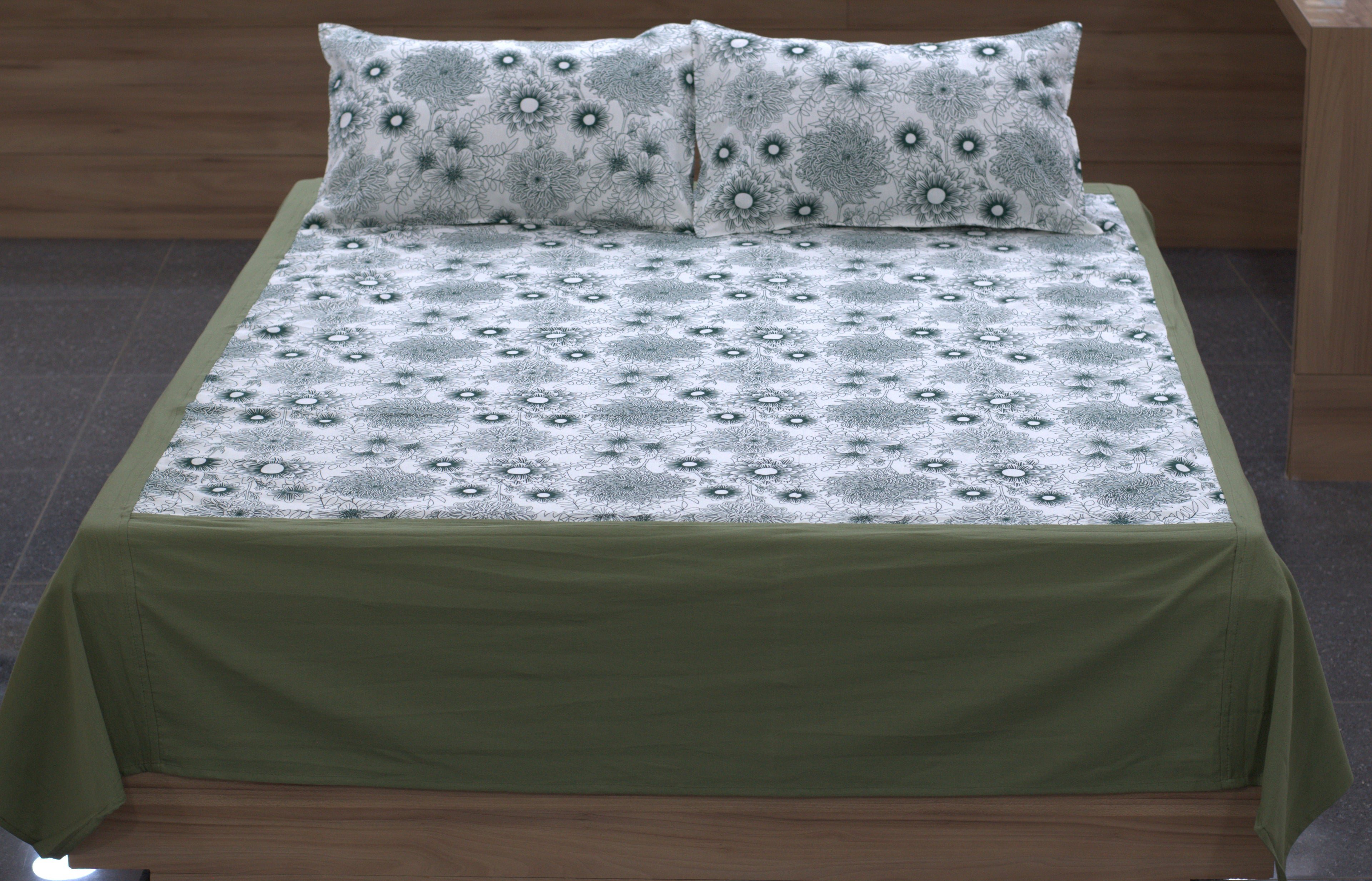 King Size Grey Floral Printed Bedsheet with 2 Pillow Covers | Elegant Botanical Design