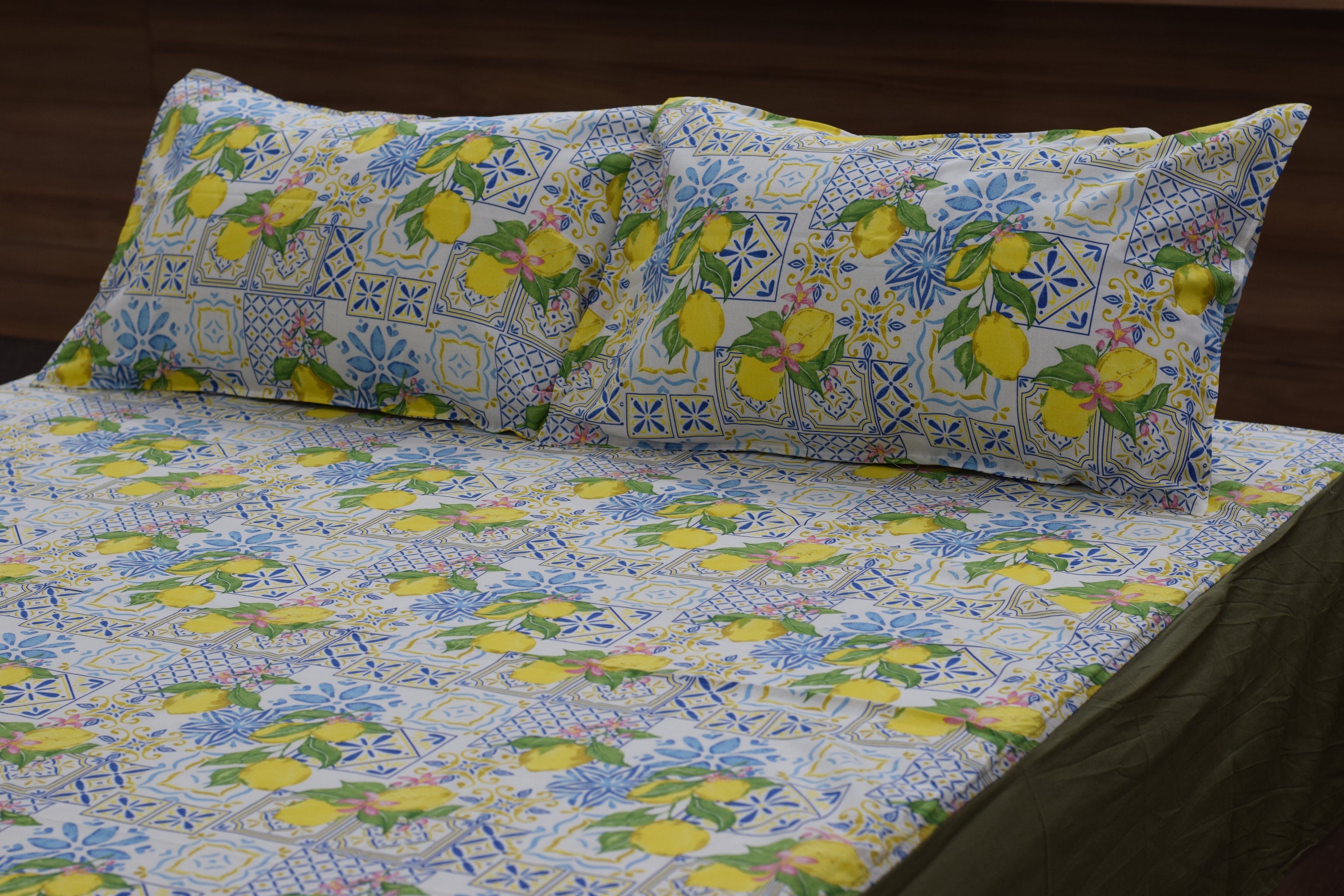King Size Lemon Blossom Printed Bedsheet with 2 Pillow Covers | Fresh Citrus & Tile Pattern Design