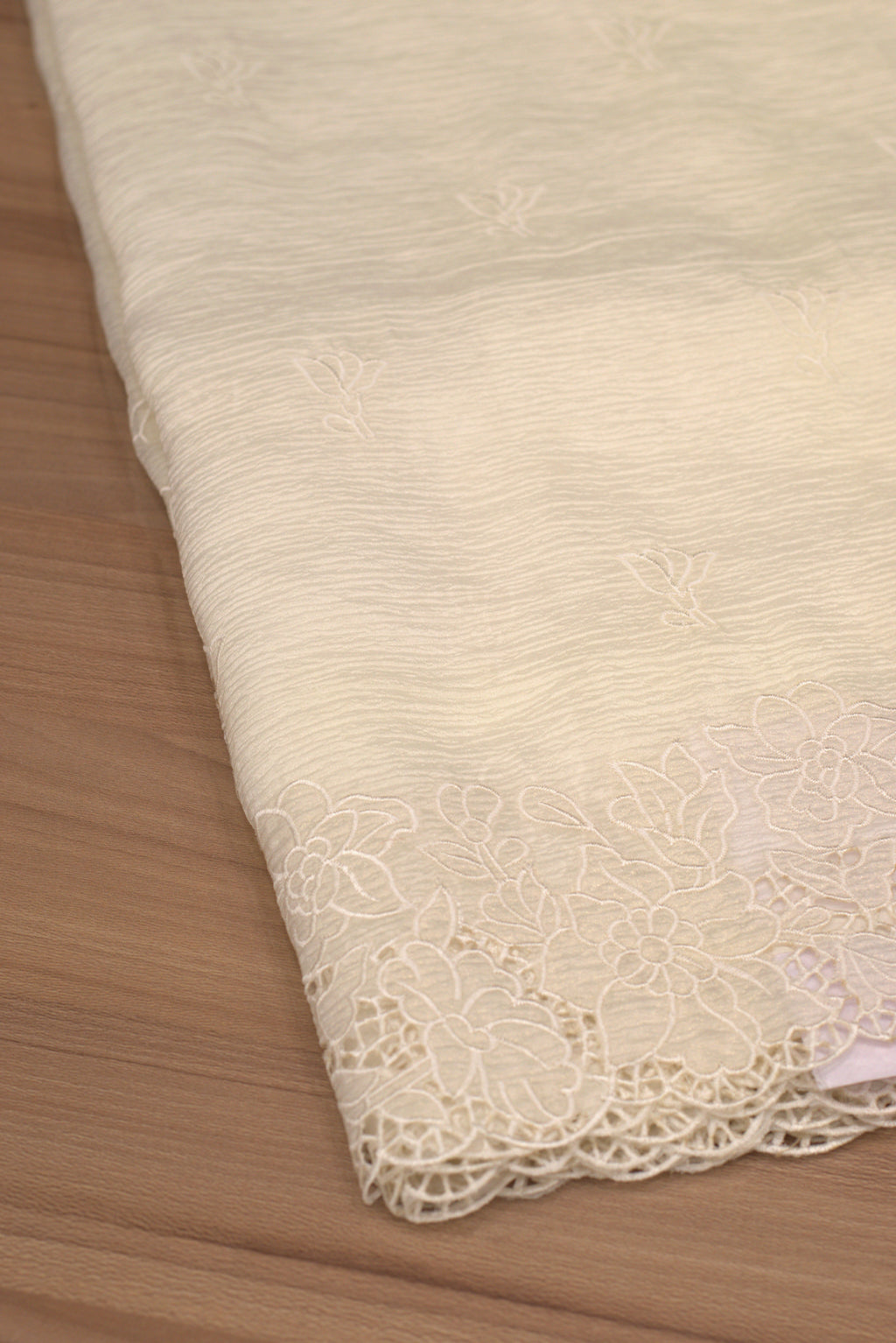 Elegant Crushed Organza Saree with Floral Lace Border – Premium Party & Occasion Wear