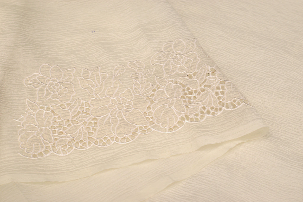 Elegant Crushed Organza Saree with Floral Lace Border – Premium Party & Occasion Wear