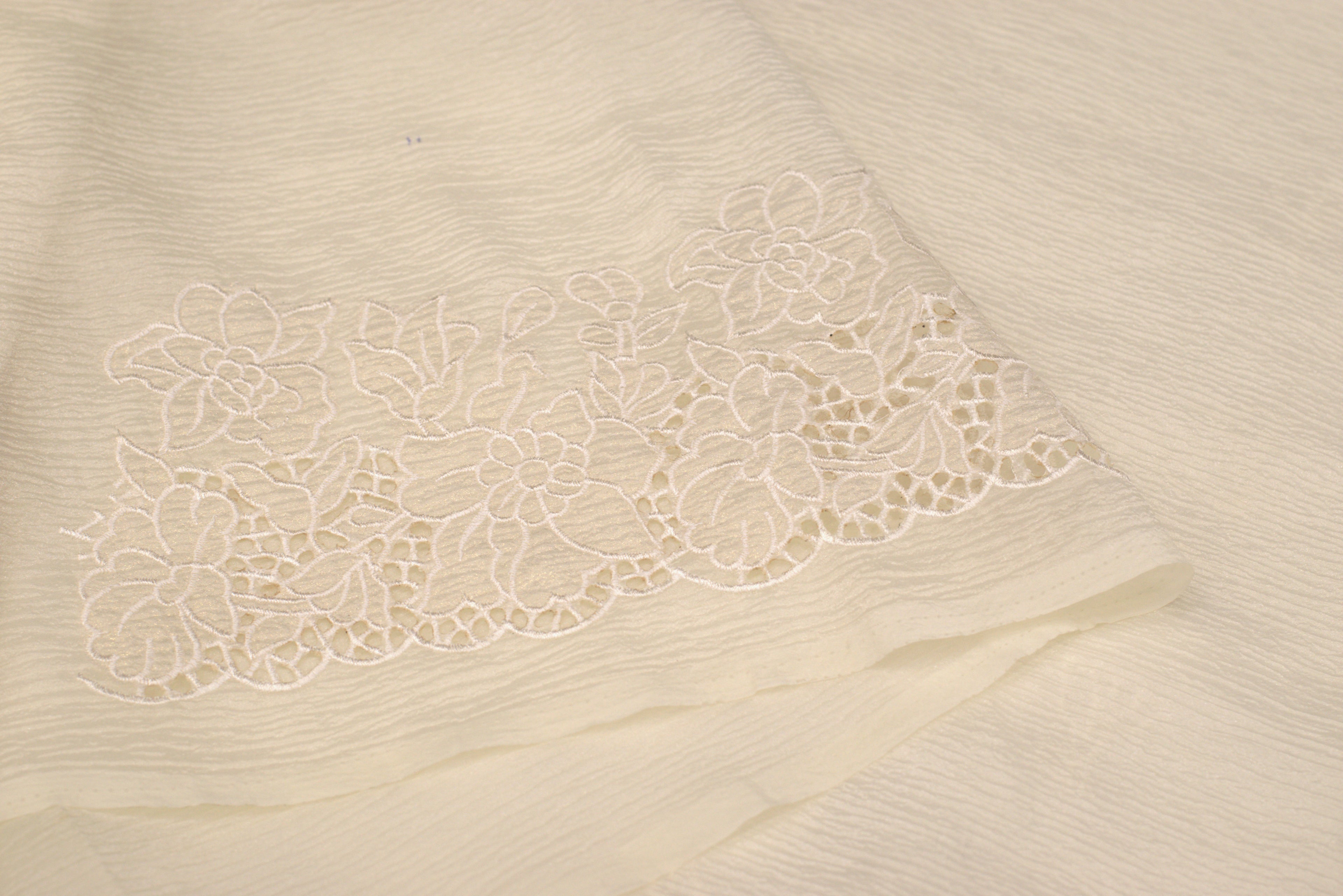 Elegant Crushed Organza Saree with Floral Lace Border – Premium Party & Occasion Wear