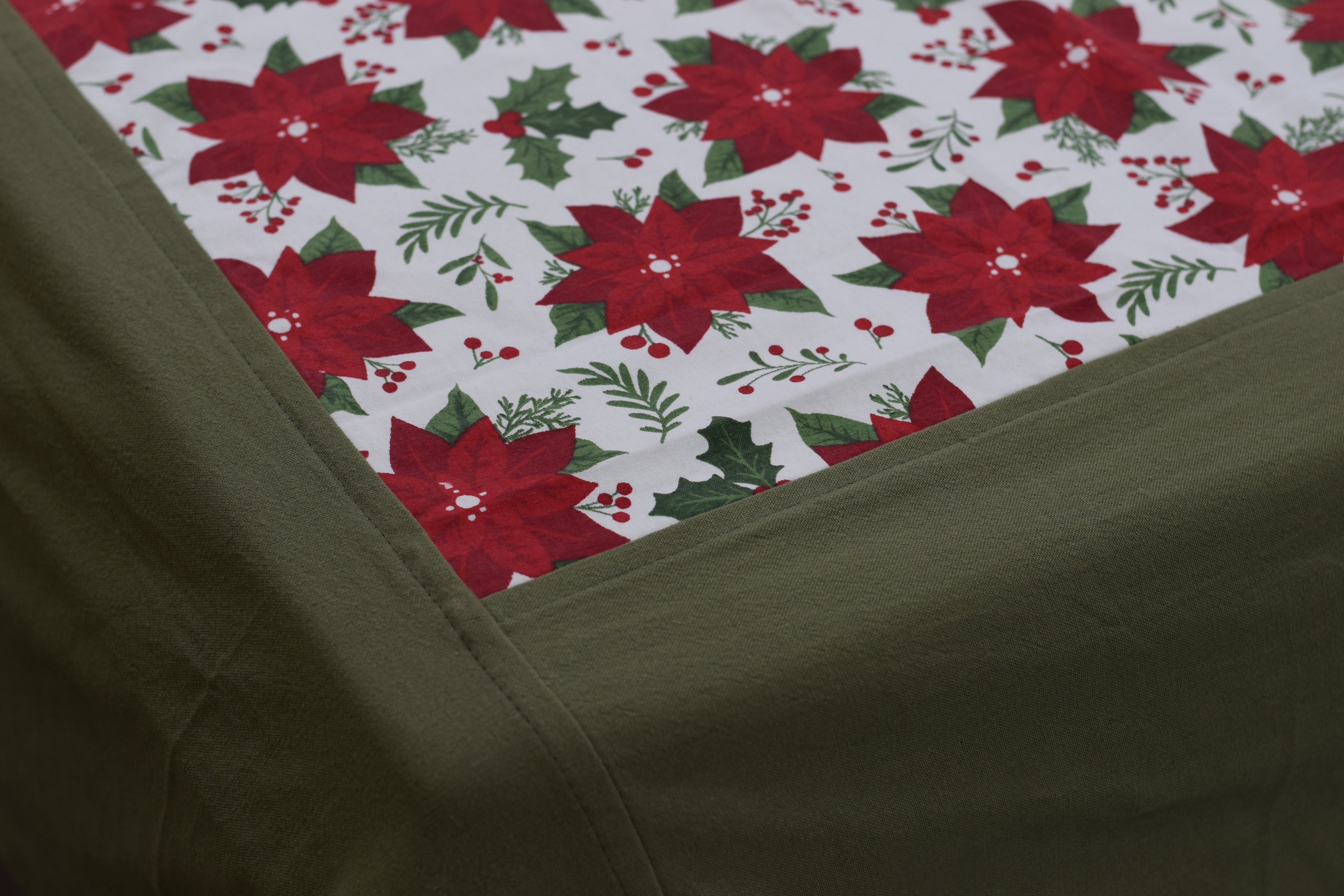King Size Red Poinsettia Floral Printed Bedsheet with 2 Pillow Covers