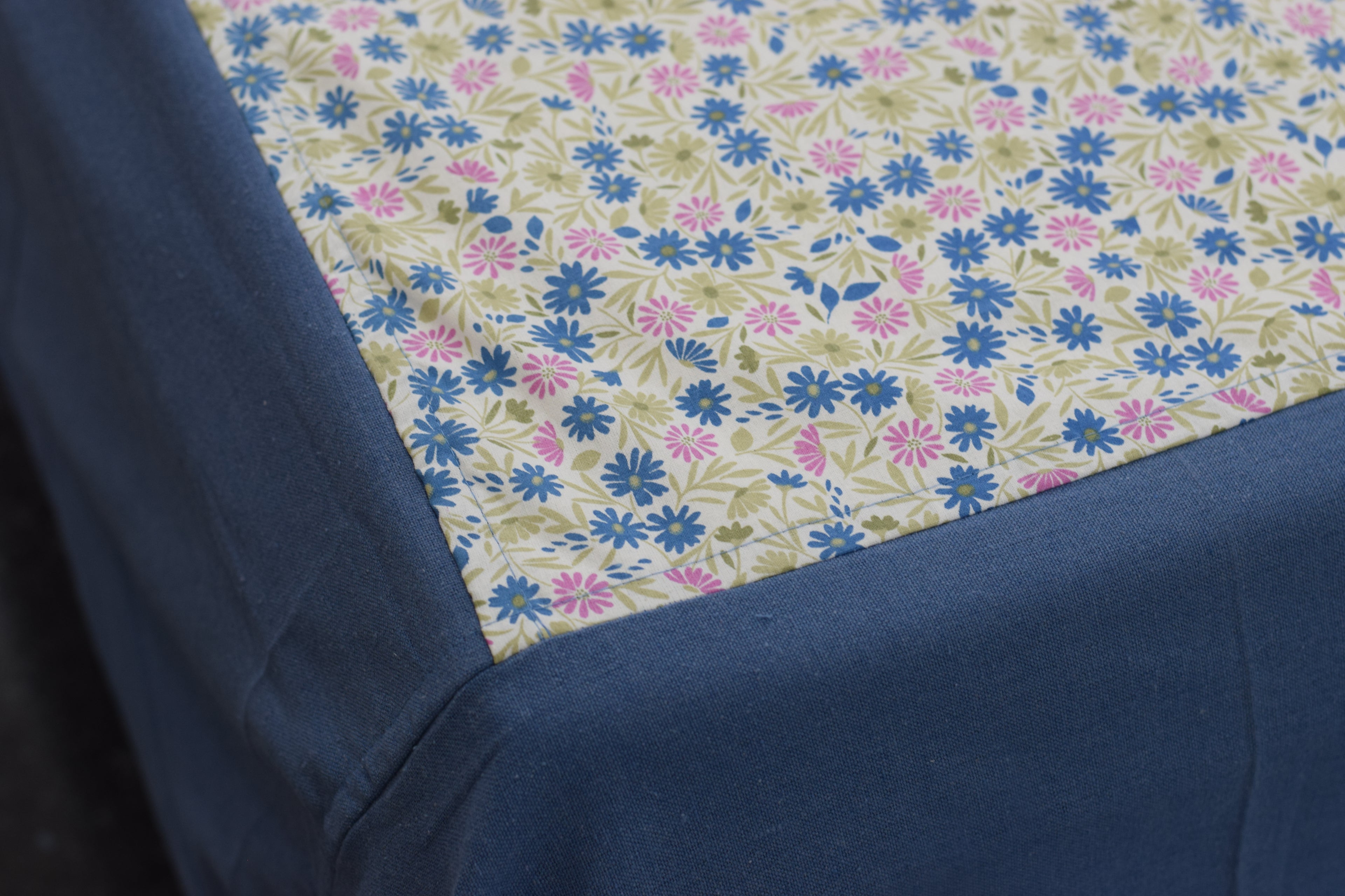 King Size Floral Cotton Bedsheet with 2 Pillow Covers – Blue & Pink Ditsy Flower Print