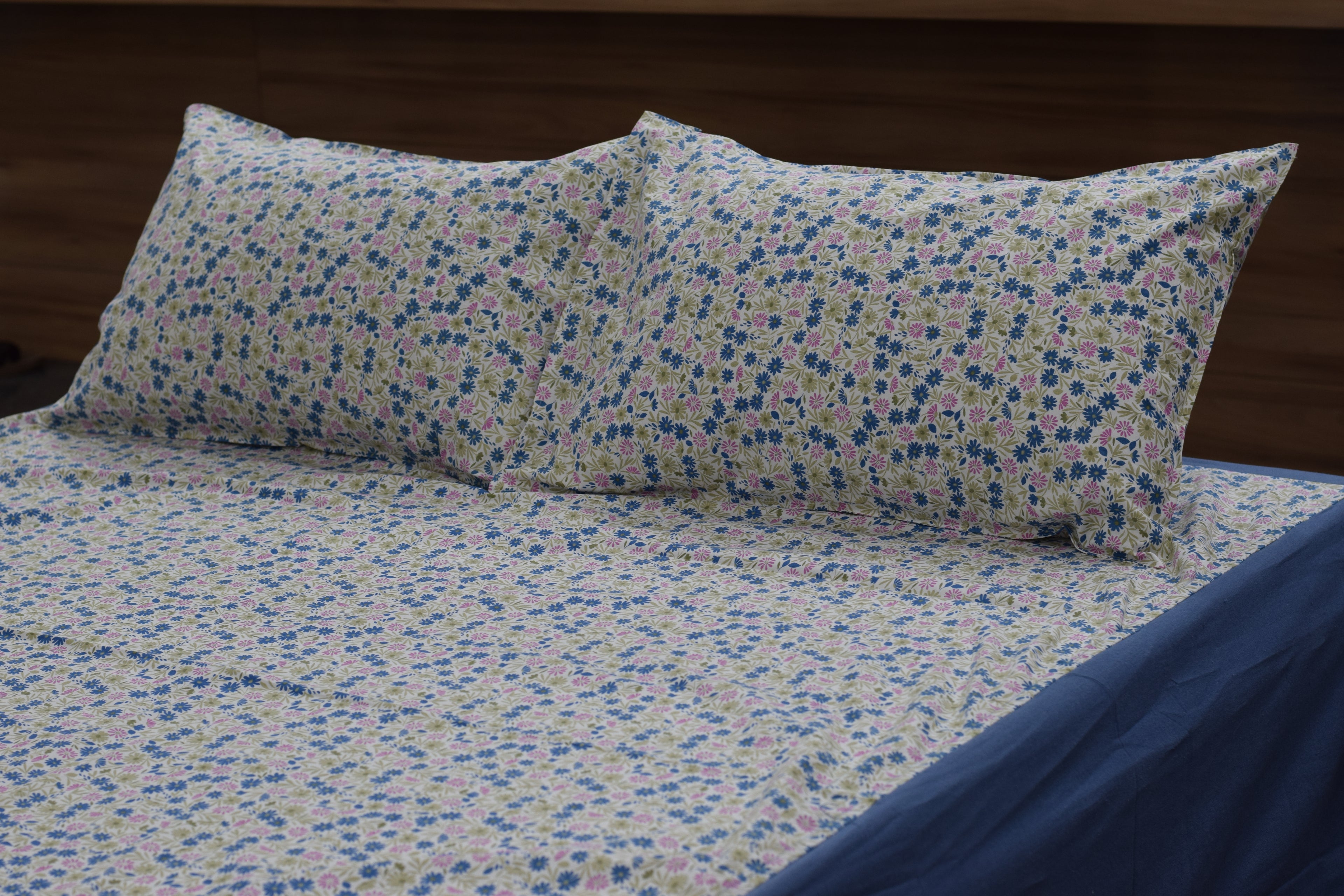 King Size Floral Cotton Bedsheet with 2 Pillow Covers – Blue & Pink Ditsy Flower Print