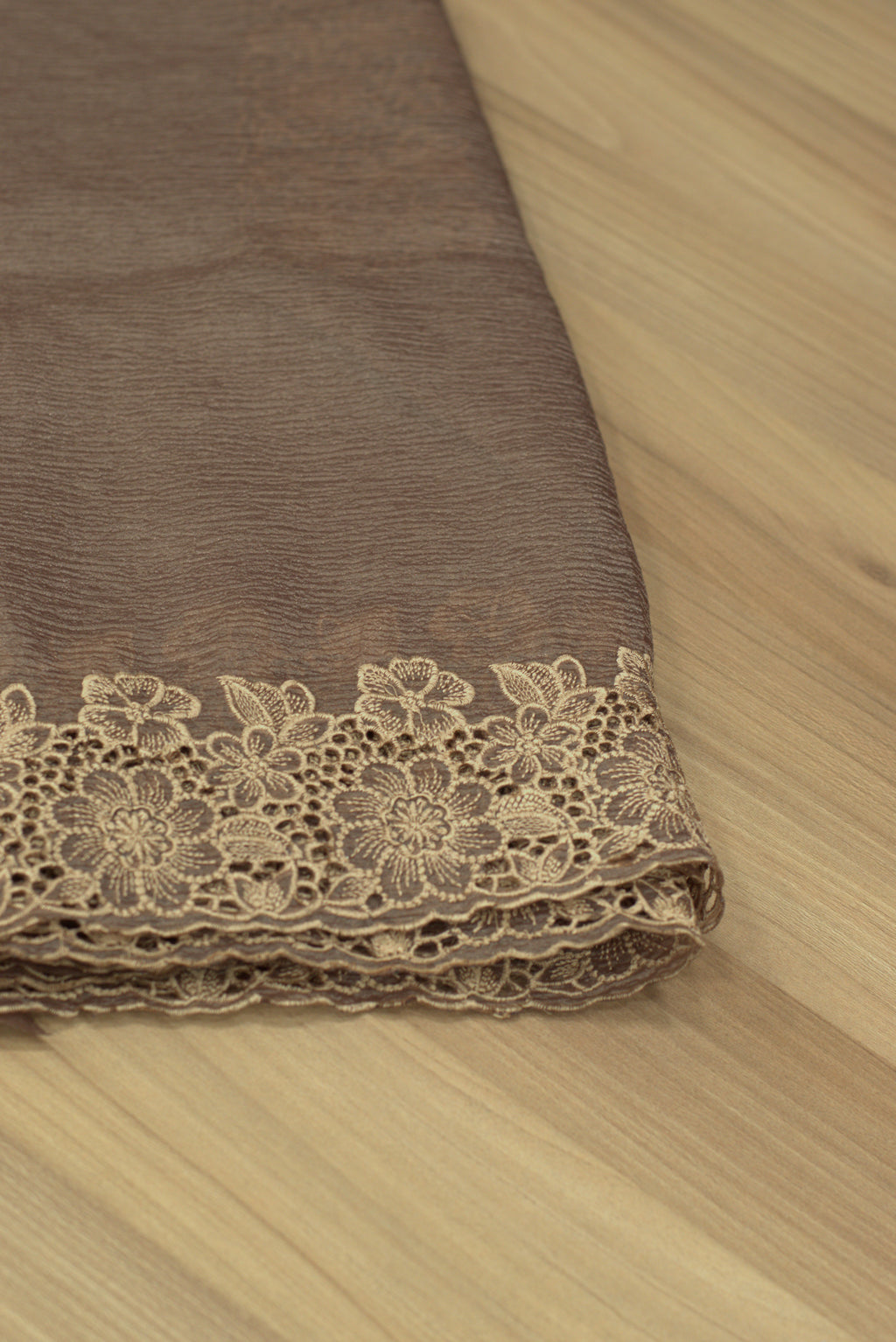 Elegant Crushed Organza Saree with Floral Lace Border – Premium Party & Occasion Wear