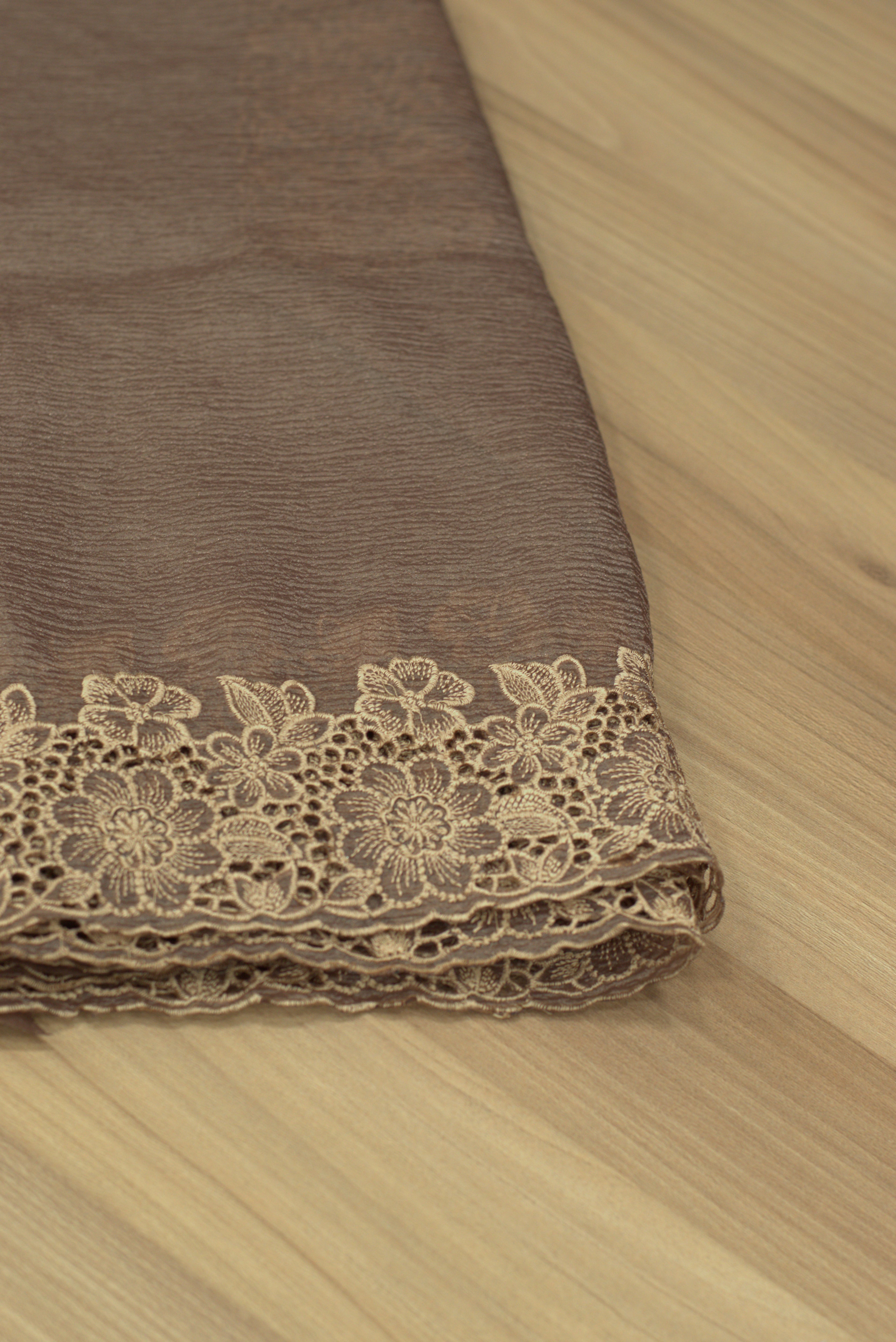 Elegant Crushed Organza Saree with Floral Lace Border – Premium Party & Occasion Wear