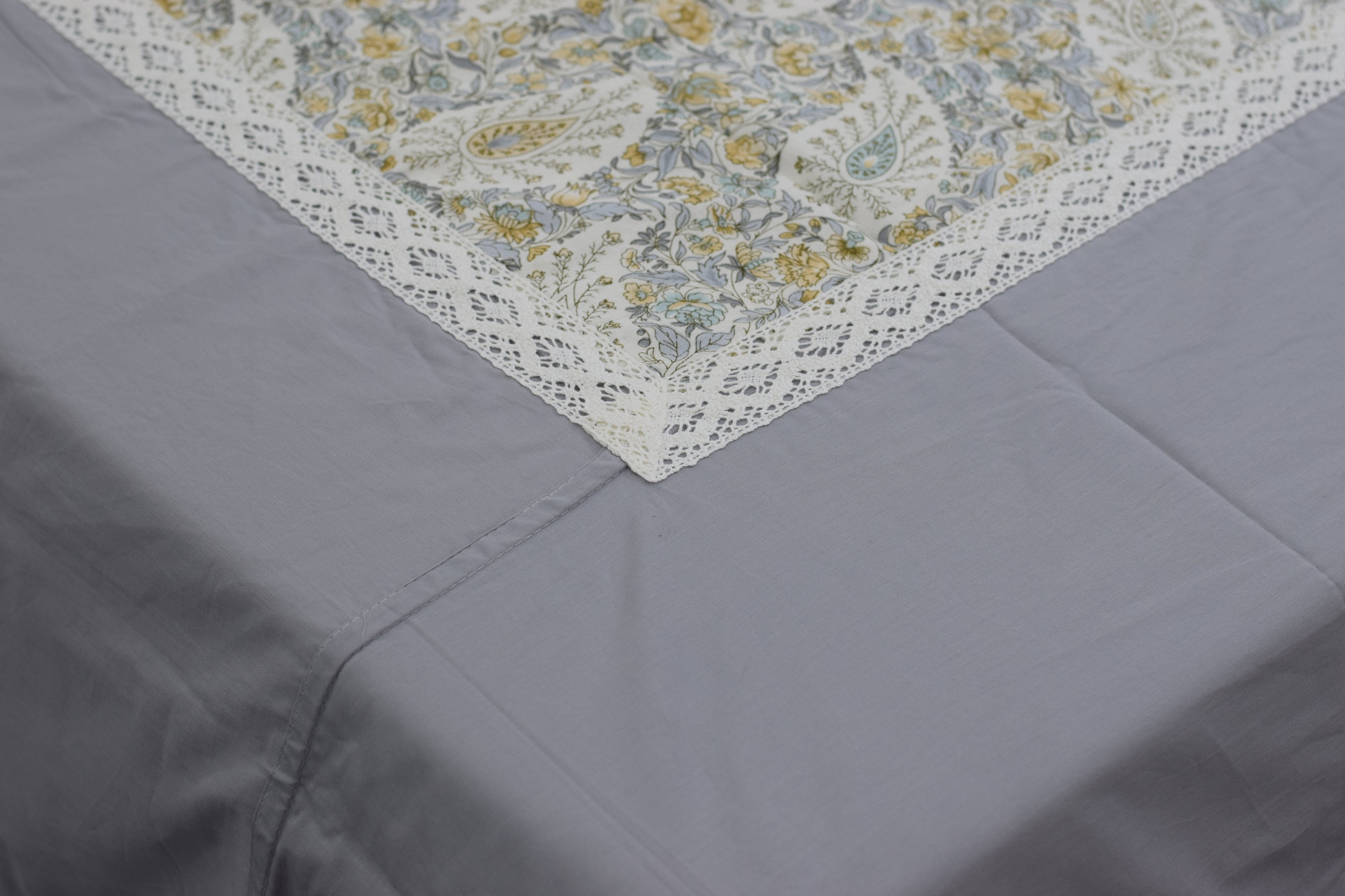 Elegant Grey Paisley King Size Bedspread Set with Matching Pillow Covers