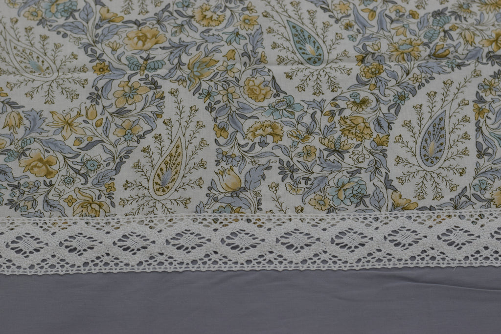 Elegant Grey Paisley King Size Bedspread Set with Matching Pillow Covers