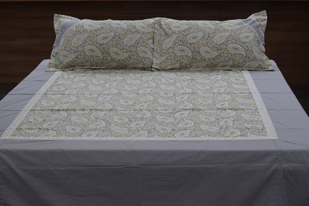 Elegant Grey Paisley King Size Bedspread Set with Matching Pillow Covers