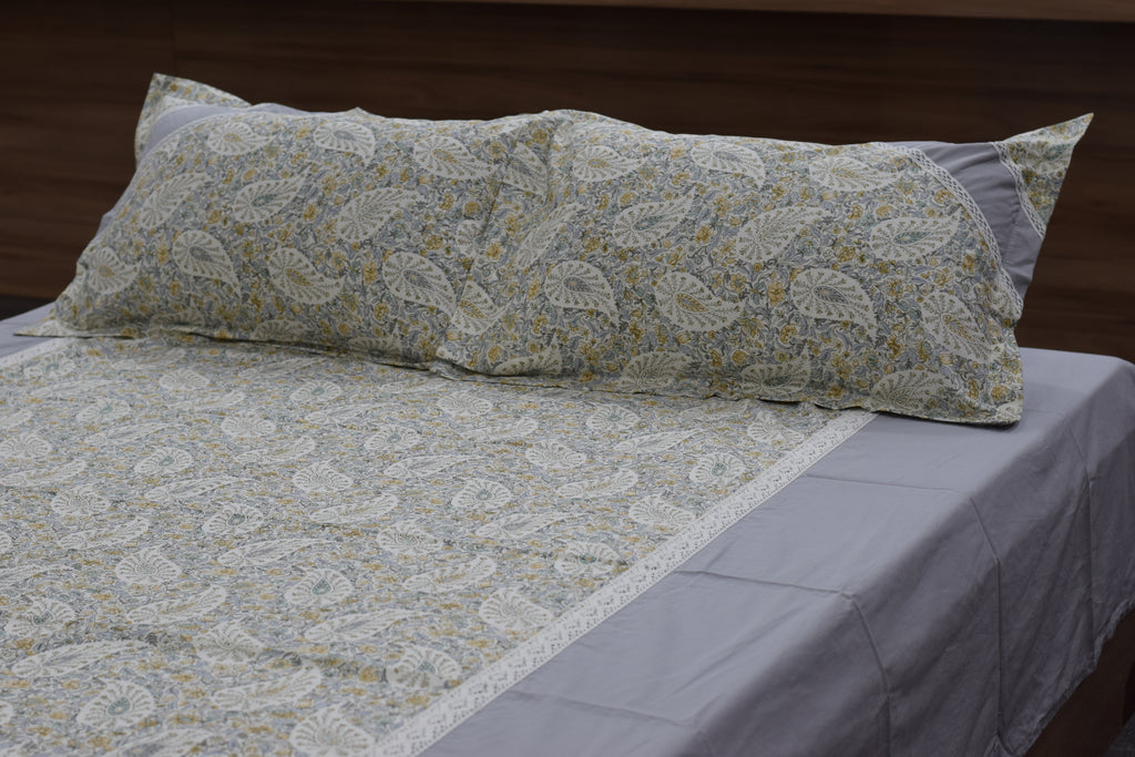 Elegant Grey Paisley King Size Bedspread Set with Matching Pillow Covers