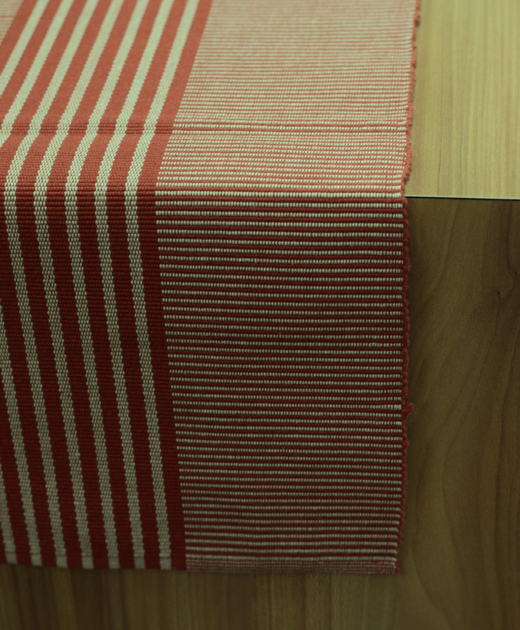 Red & Cream Striped Table Runner – 115 × 33 cm