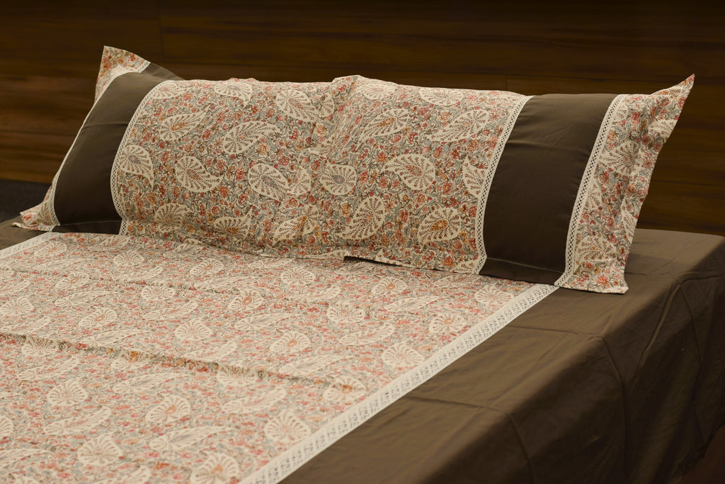Elegant Floral King Size Bedspread Set with Pillow Covers – Brown & Beige Cotton Blend Bedding
