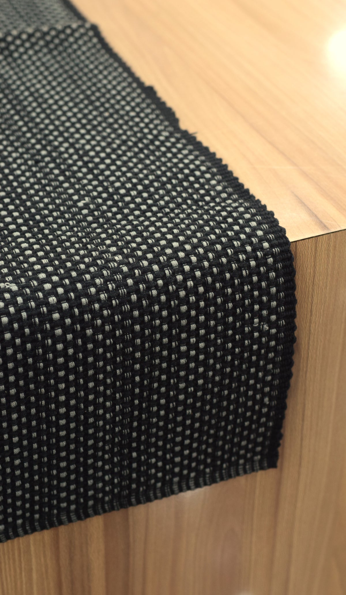 Black & Grey Woven Table Runner – 100 × 35 cm