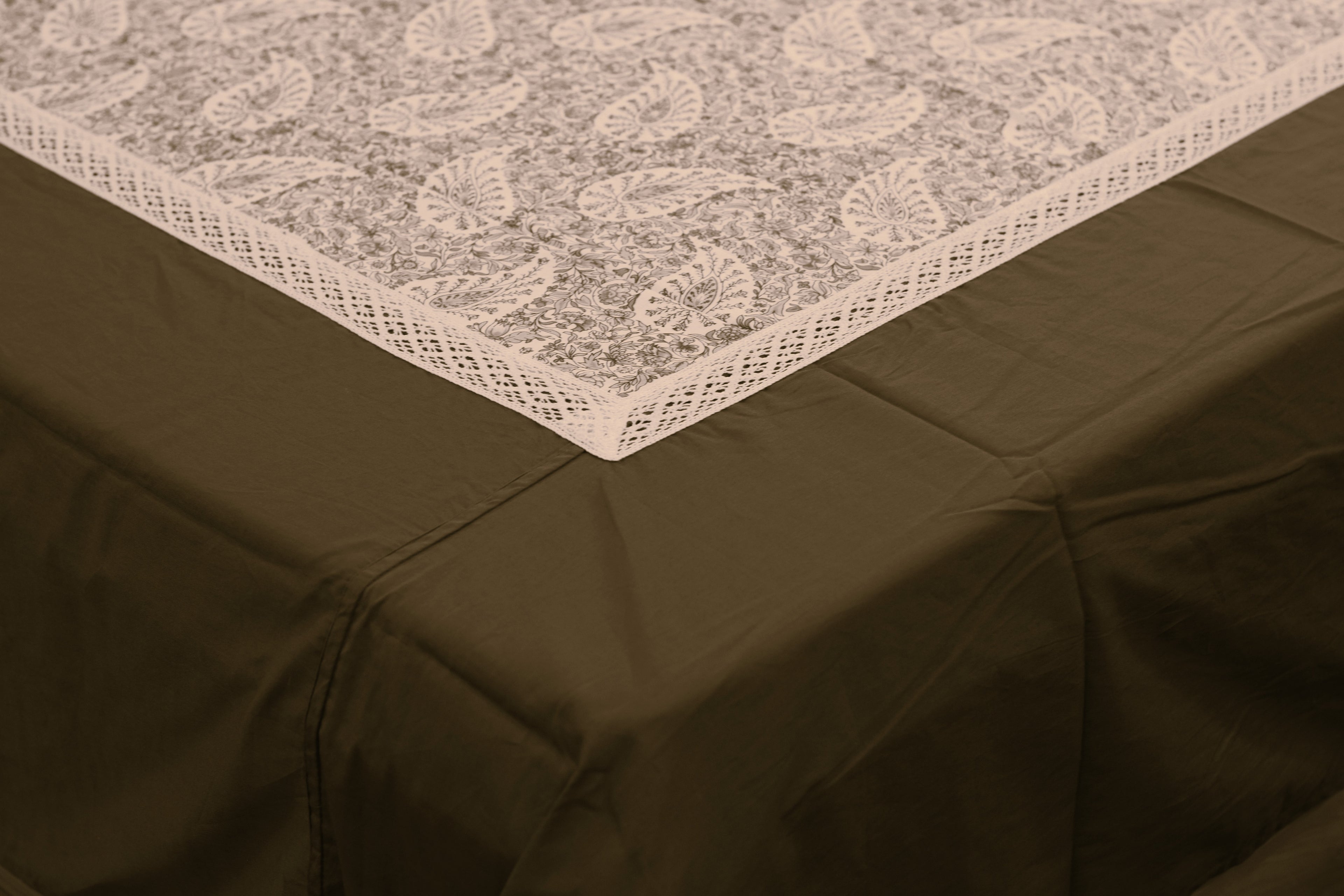 Elegant Floral King Size Bedspread Set with Pillow Covers – Brown & Beige Cotton Blend Bedding