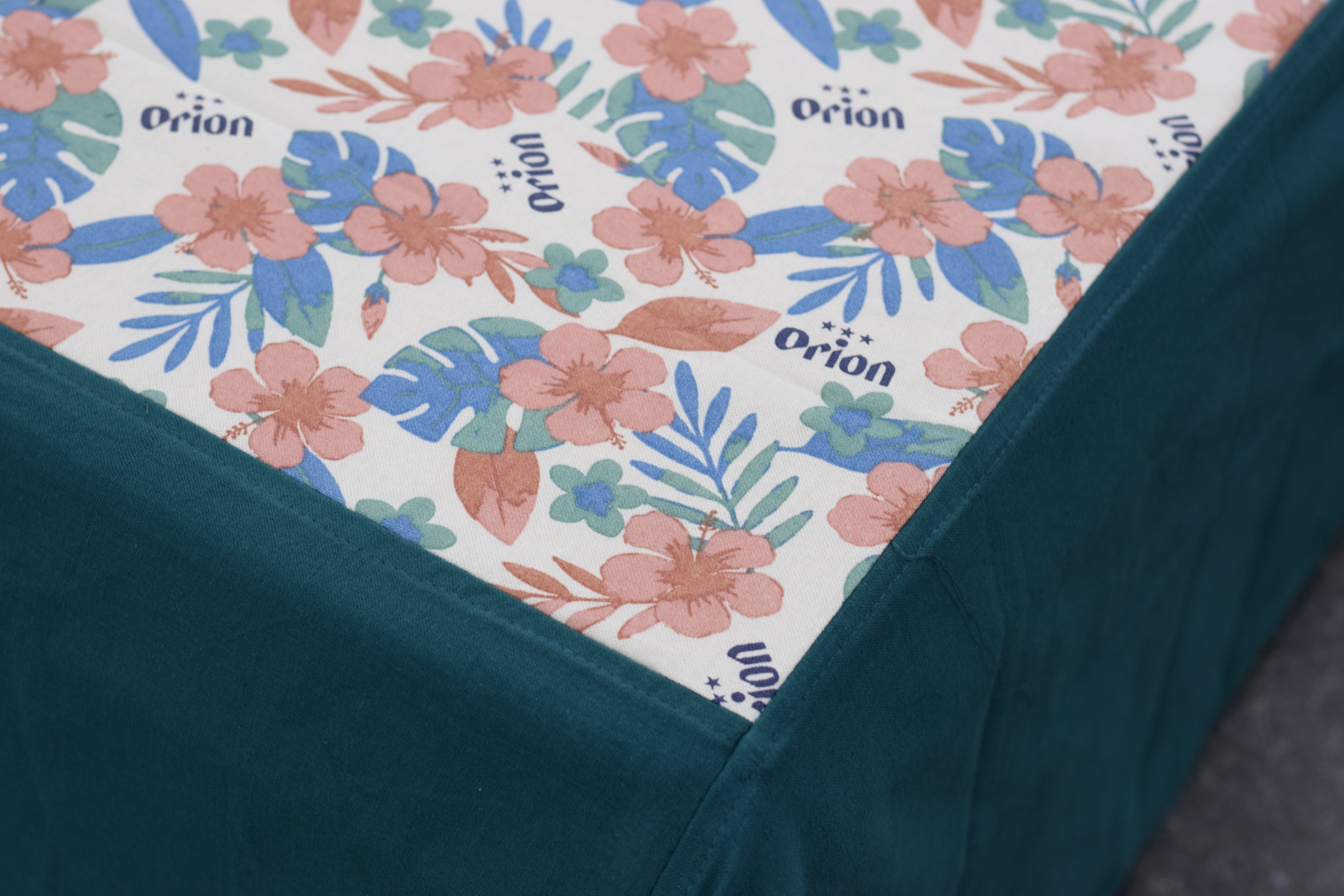 King Size Floral Print Bedsheet with 2 Pillow Covers – White &Teal Botanical Design