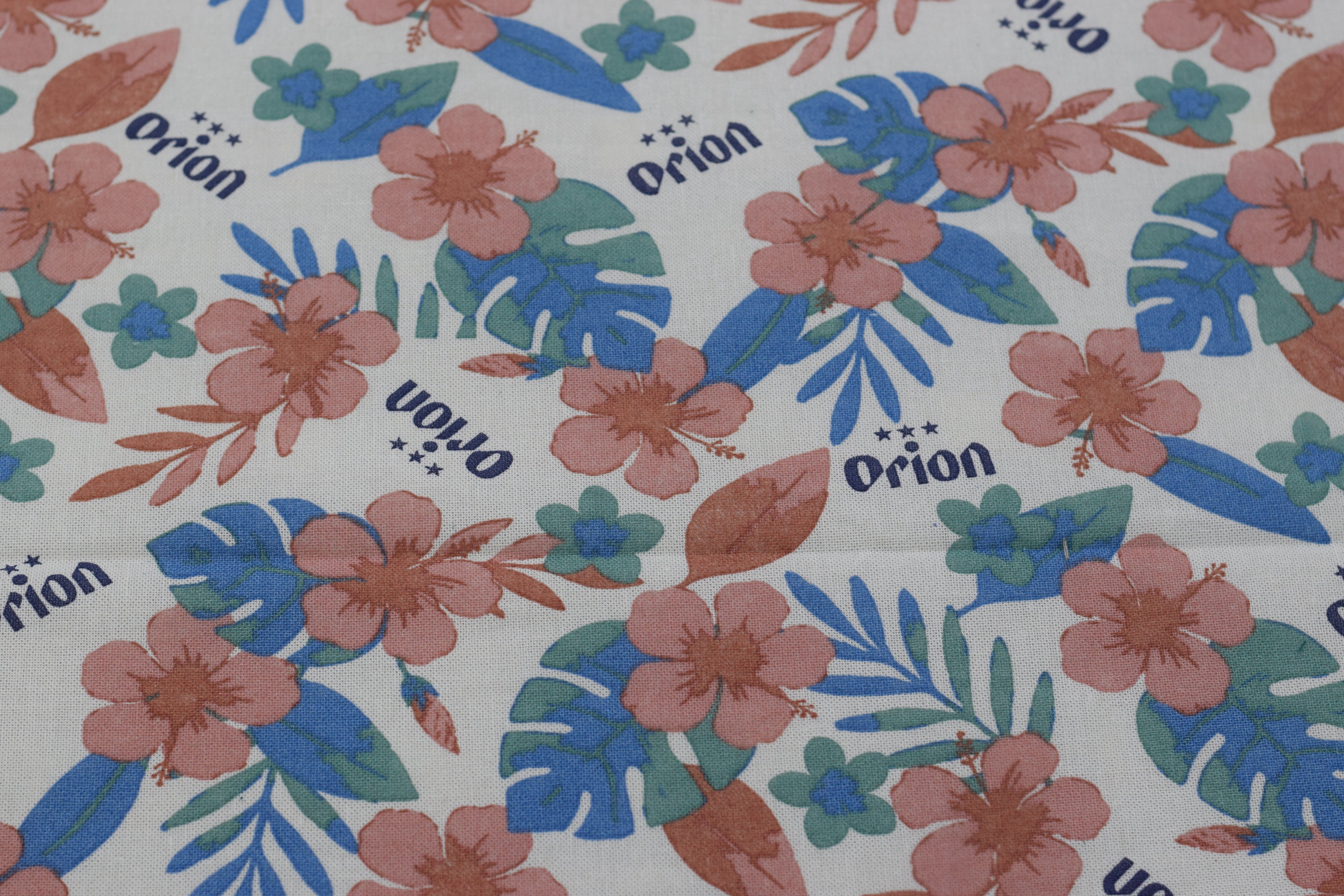 King Size Floral Print Bedsheet with 2 Pillow Covers – White &Teal Botanical Design