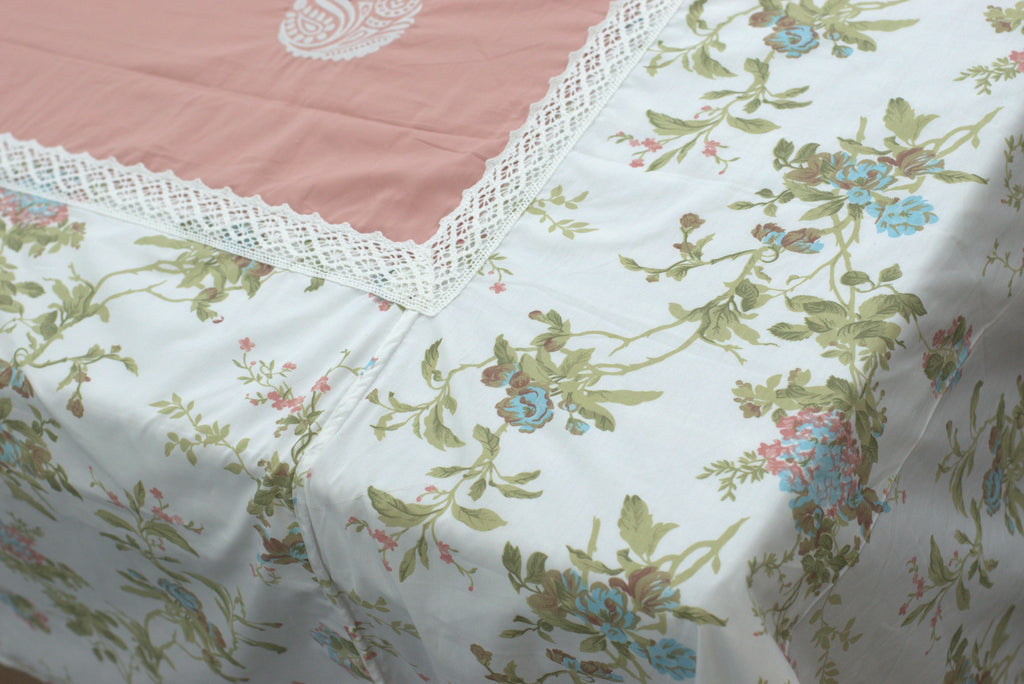 King Size  Bedspread – Floral Printed with Pink Center Design (102 × 106 Inch)