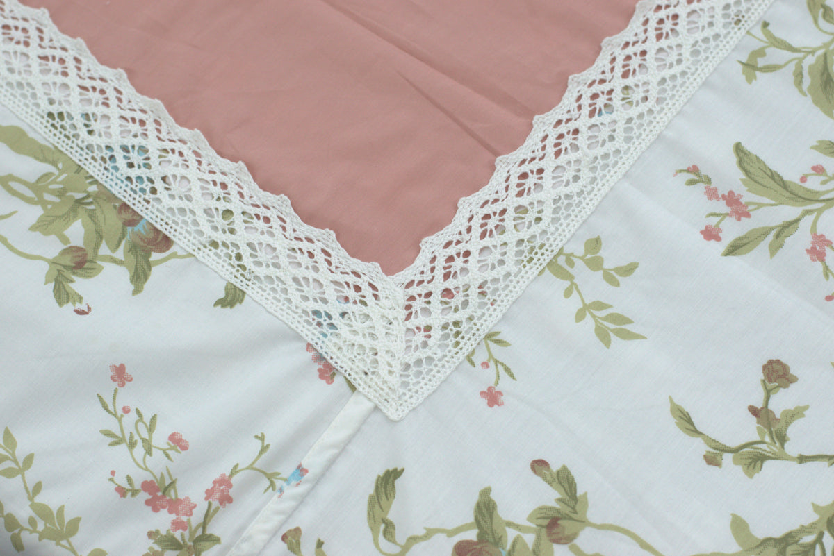 King Size  Bedspread – Floral Printed with Pink Center Design (102 × 106 Inch)