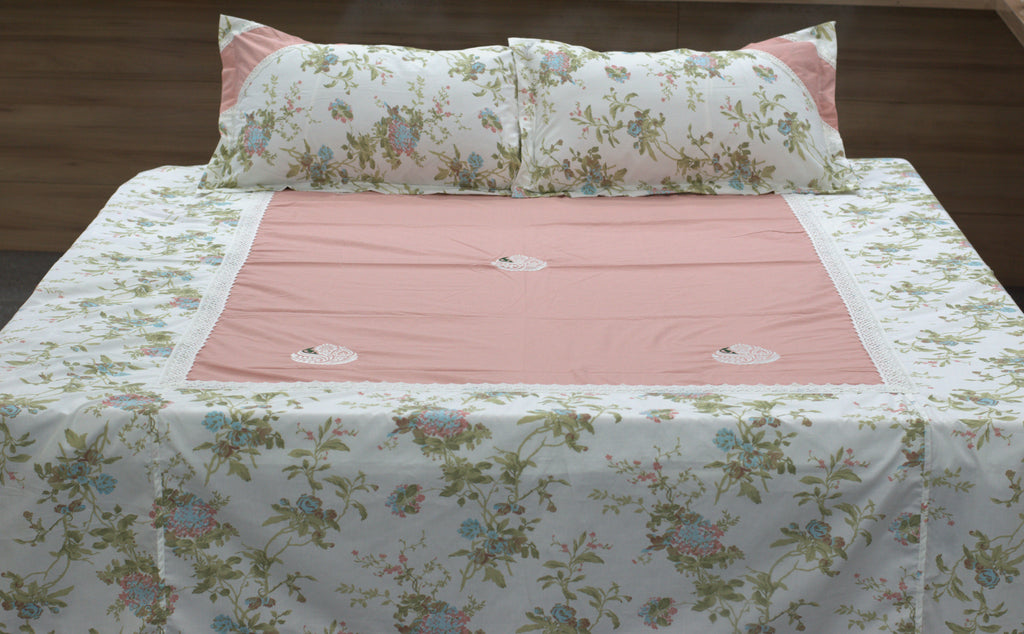 King Size  Bedspread – Floral Printed with Pink Center Design (102 × 106 Inch)
