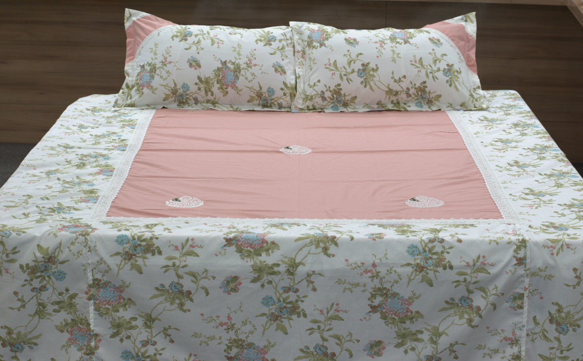 King Size  Bedspread – Floral Printed with Pink Center Design (102 × 106 Inch)