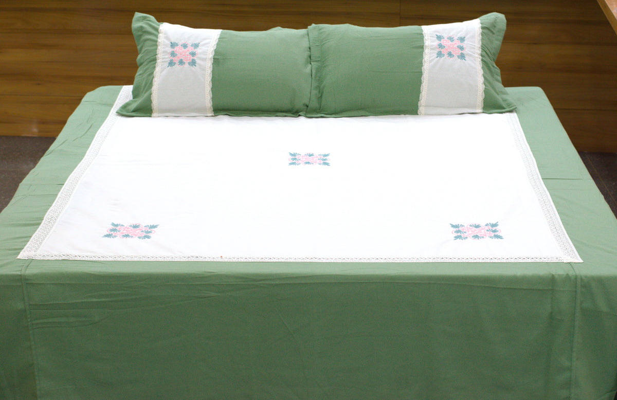 Green Cotton Bedspread with White Floral Panel – 96 × 112 Inches