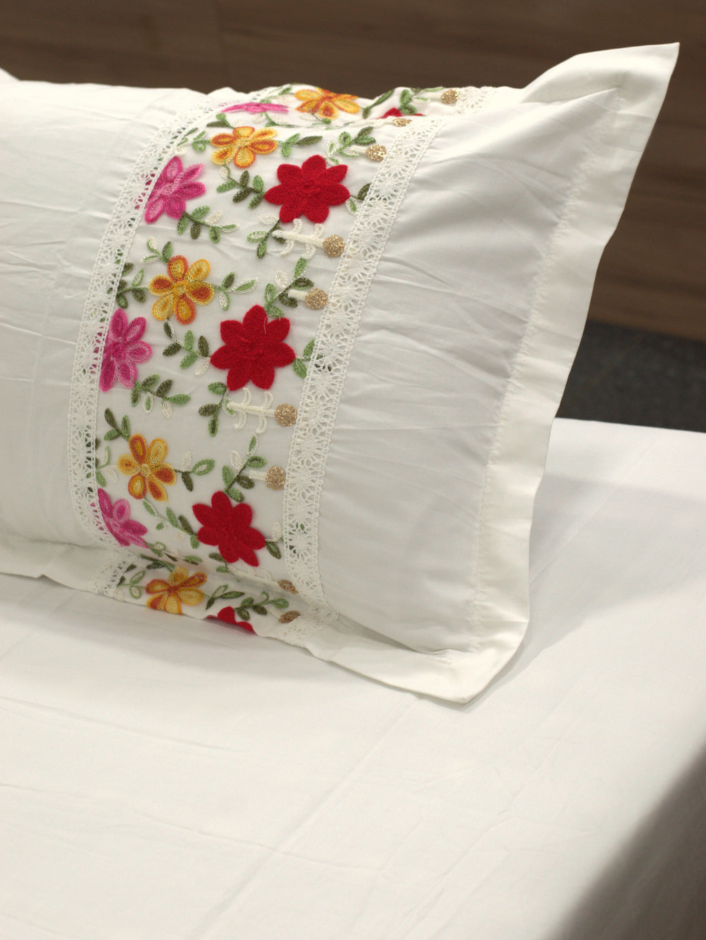 Cotton Blend King Size Bedspread – White with Floral Border | 100 × 116 Inches