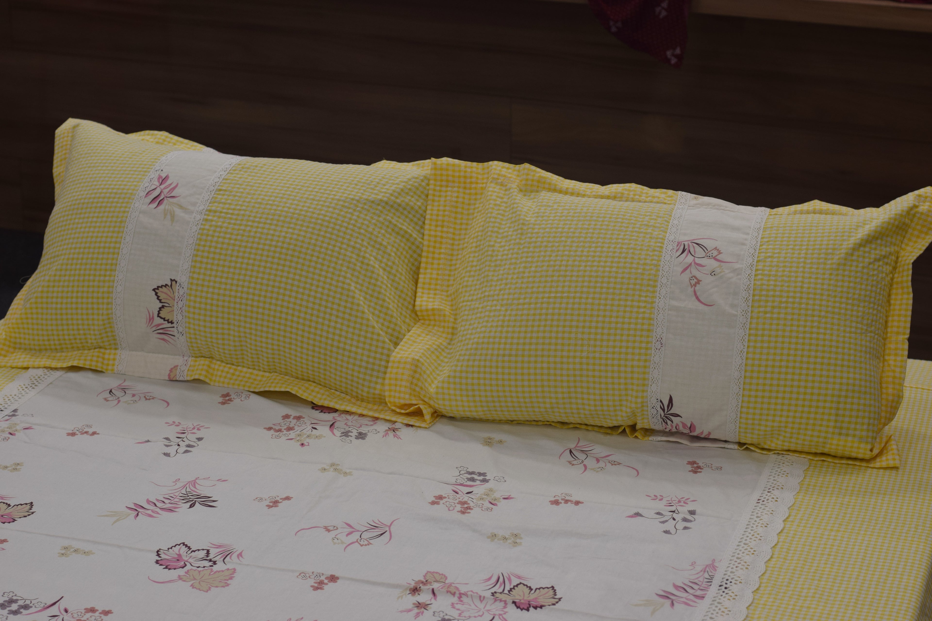 Yellow Gingham Floral Queen Size Bedspread Set (240 x 240 cm)