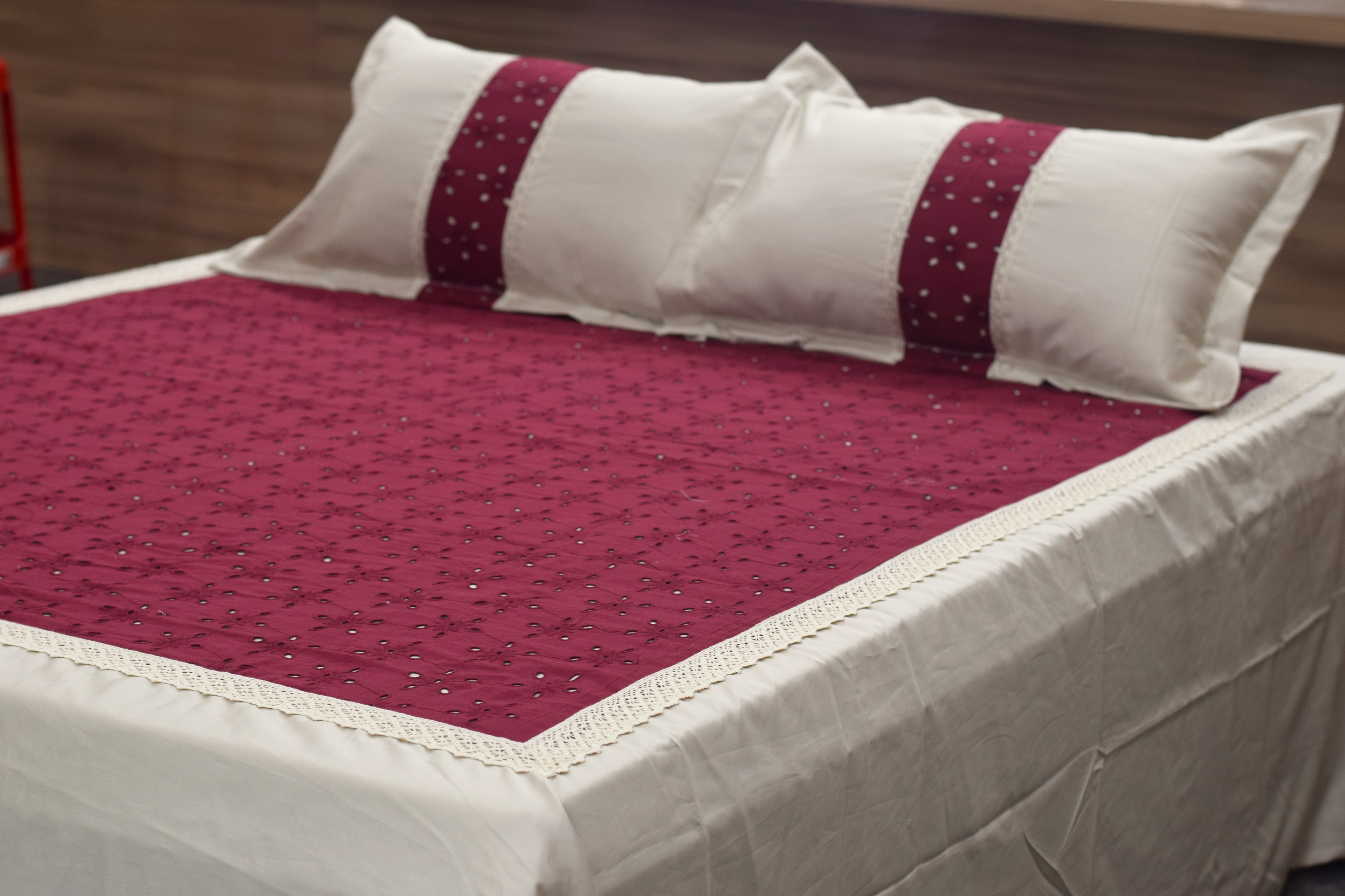 Elegant Maroon & Cream Queen Size Bedspread Set (2.40 x 2.80 m) | Nushio