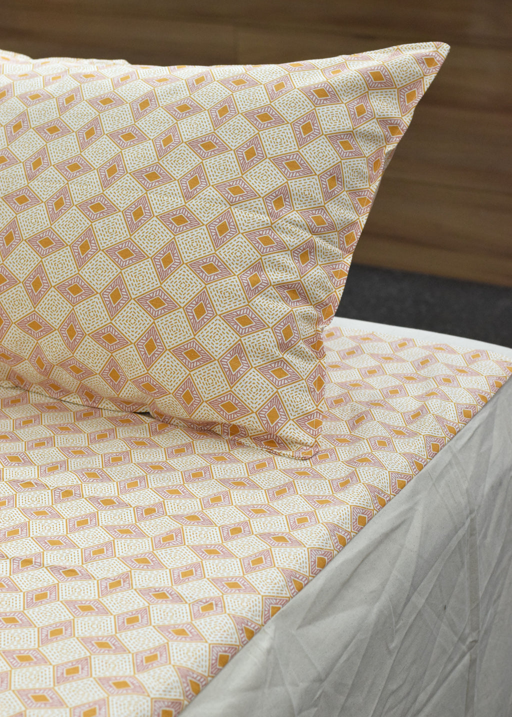 King Size Cotton Bedsheet with 2 Pillow Covers – Cream & Peach Geometric Print |