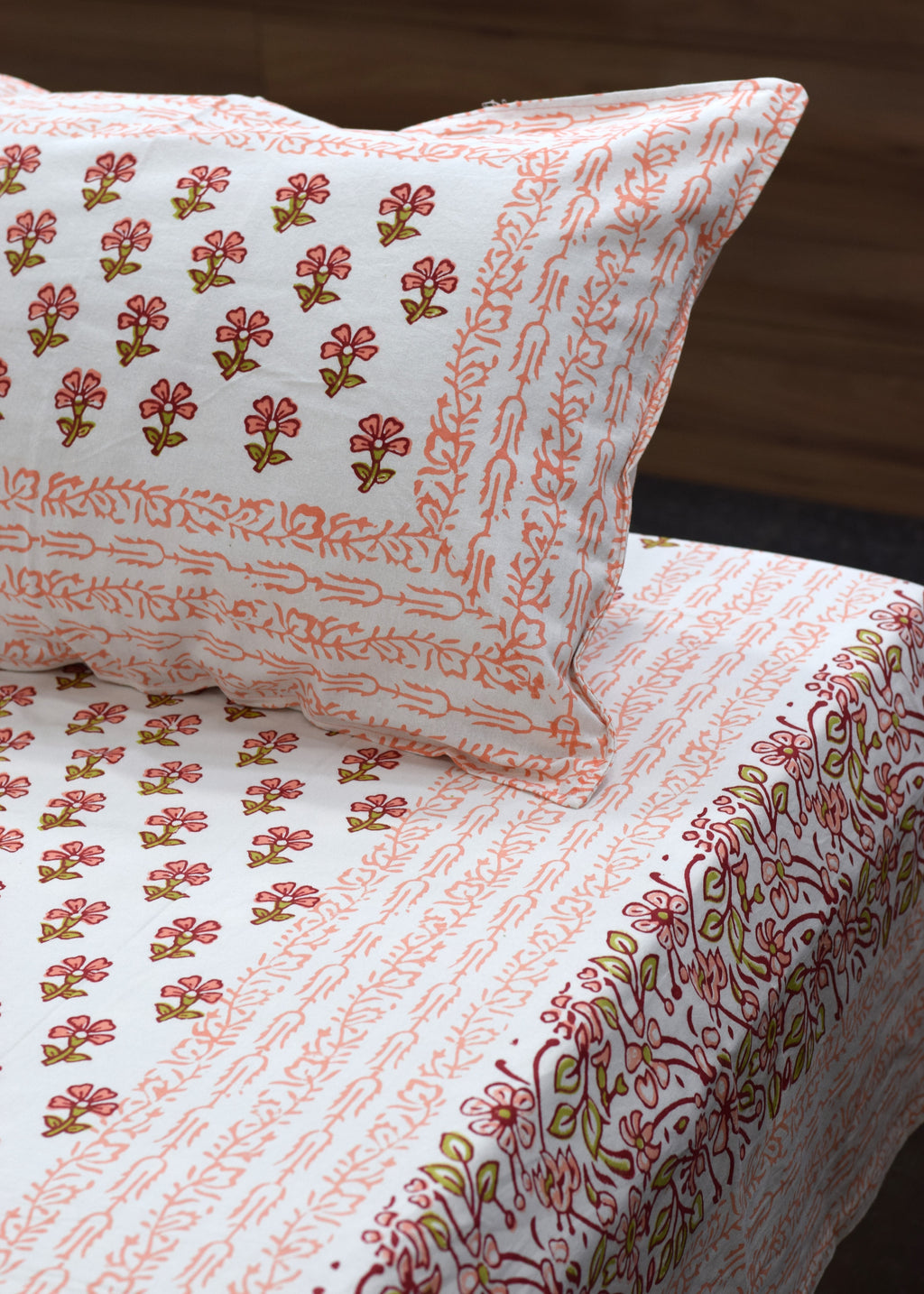 Queen Size Cotton Floral Printed Bedsheet with 2 Pillow Covers – 86 x 104 Inches |Breathable Bedding Set