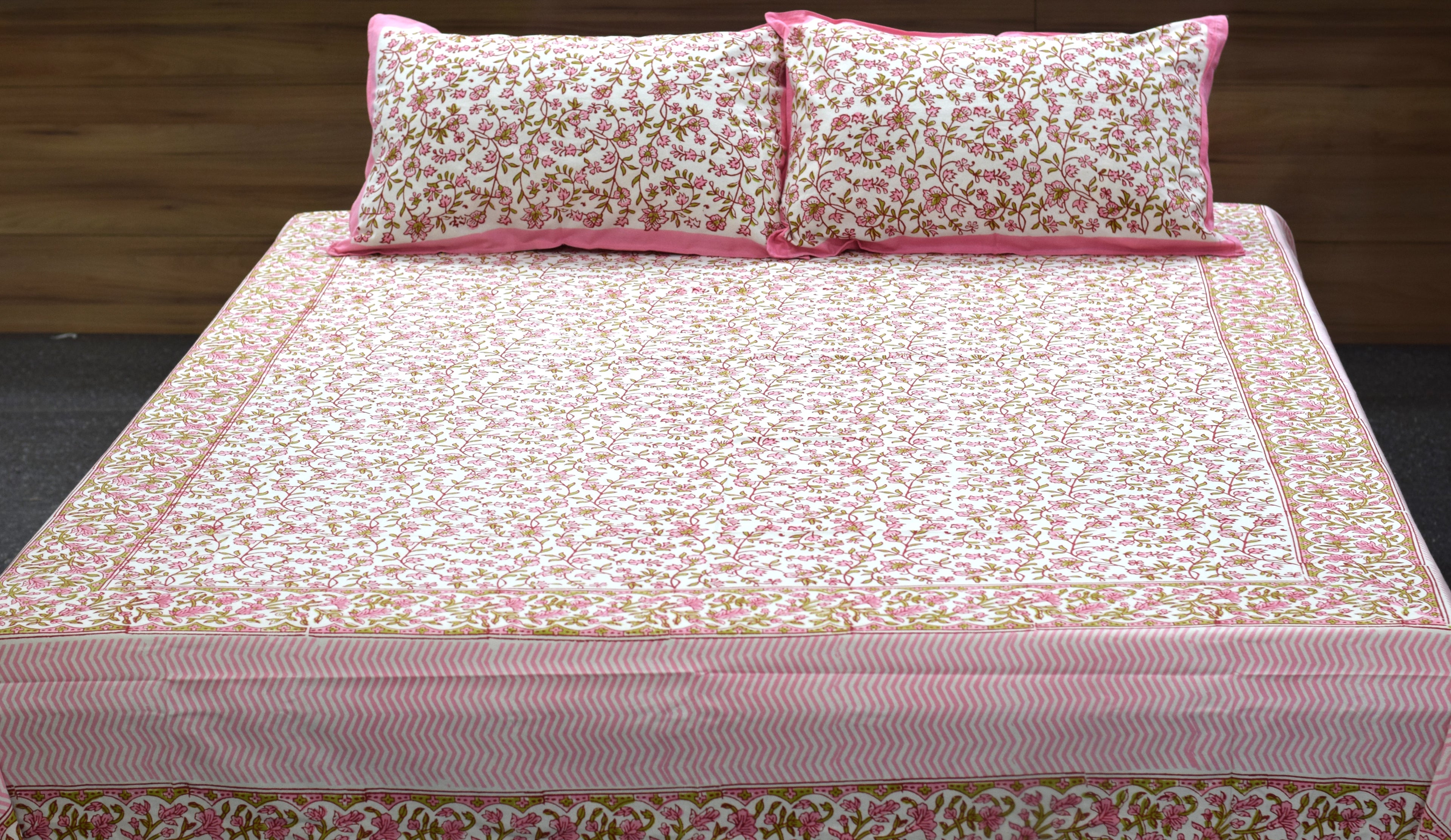 Queen Size Cotton Floral Printed Bedsheet with 2 Pillow Covers – Pink & White | 86 x 104 Inches