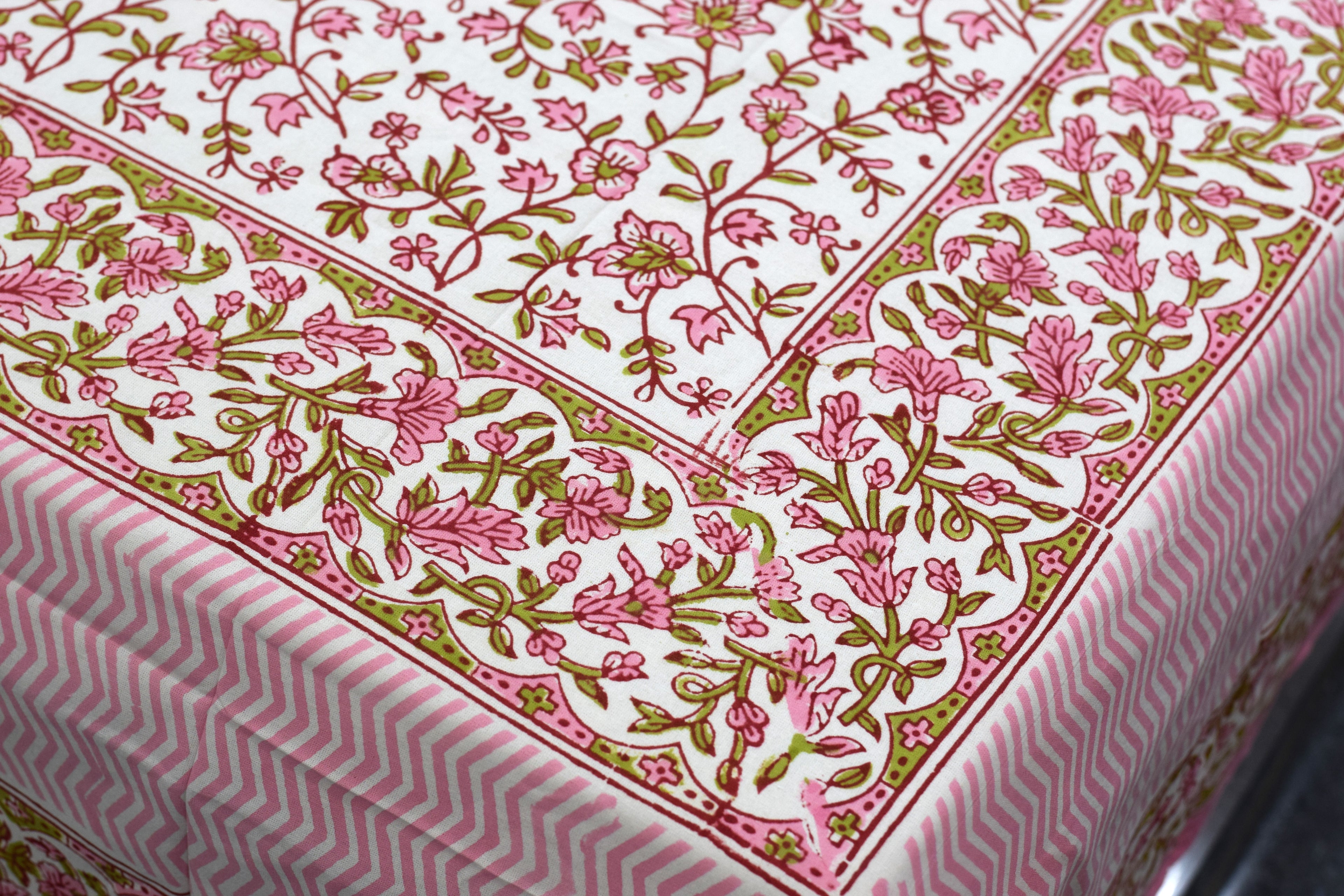 Queen Size Cotton Floral Printed Bedsheet with 2 Pillow Covers – Pink & White | 86 x 104 Inches