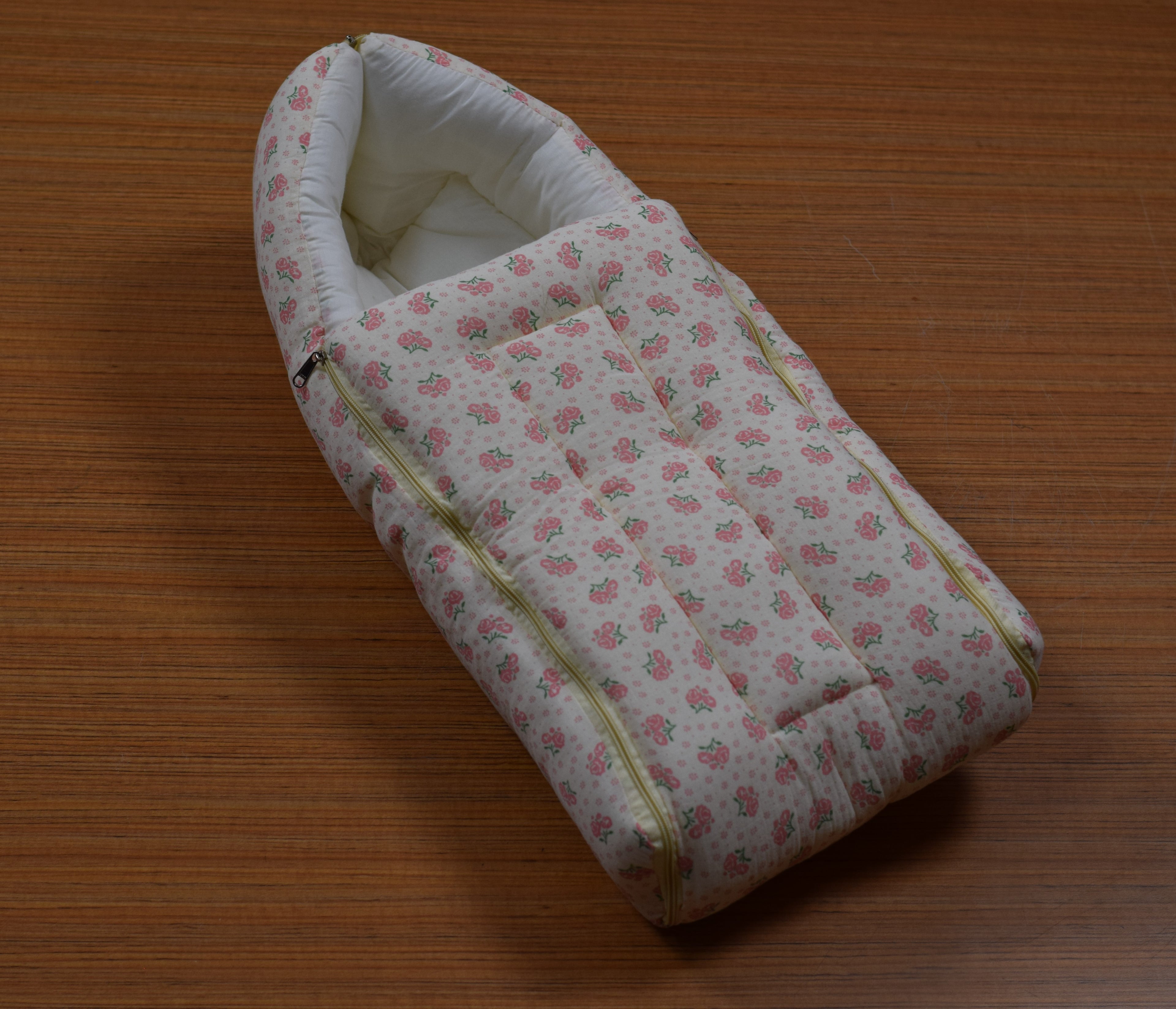 0–3 Months Muslin Cotton Baby Protector Nest | Soft Newborn Sleeping Bed with Zip Closure | Portable Baby Lounger – Pink Floral Print