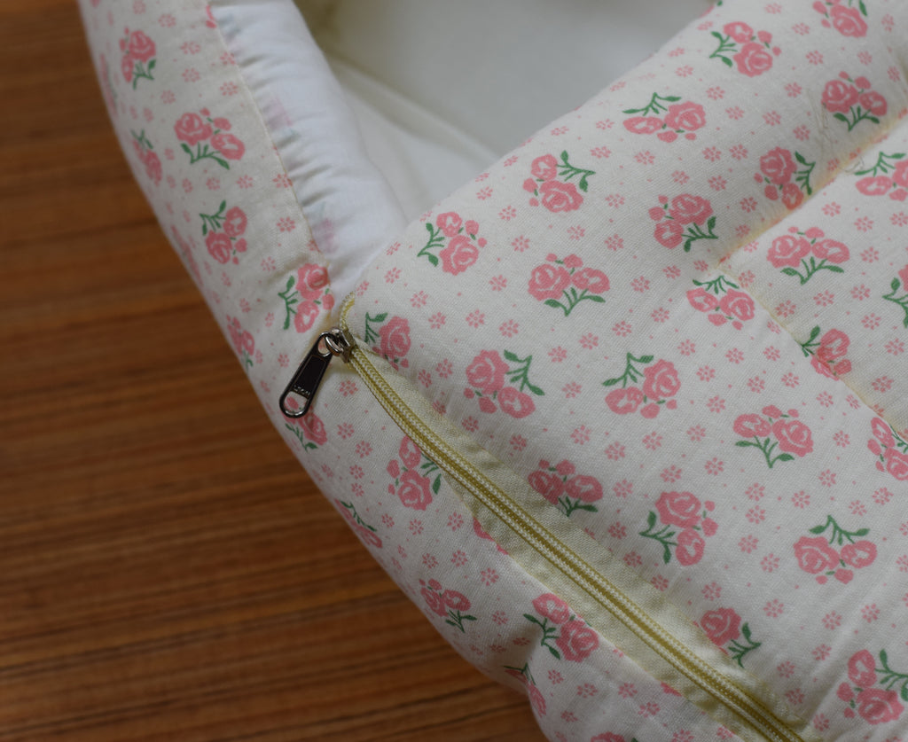 0–3 Months Muslin Cotton Baby Protector Nest | Soft Newborn Sleeping Bed with Zip Closure | Portable Baby Lounger – Pink Floral Print