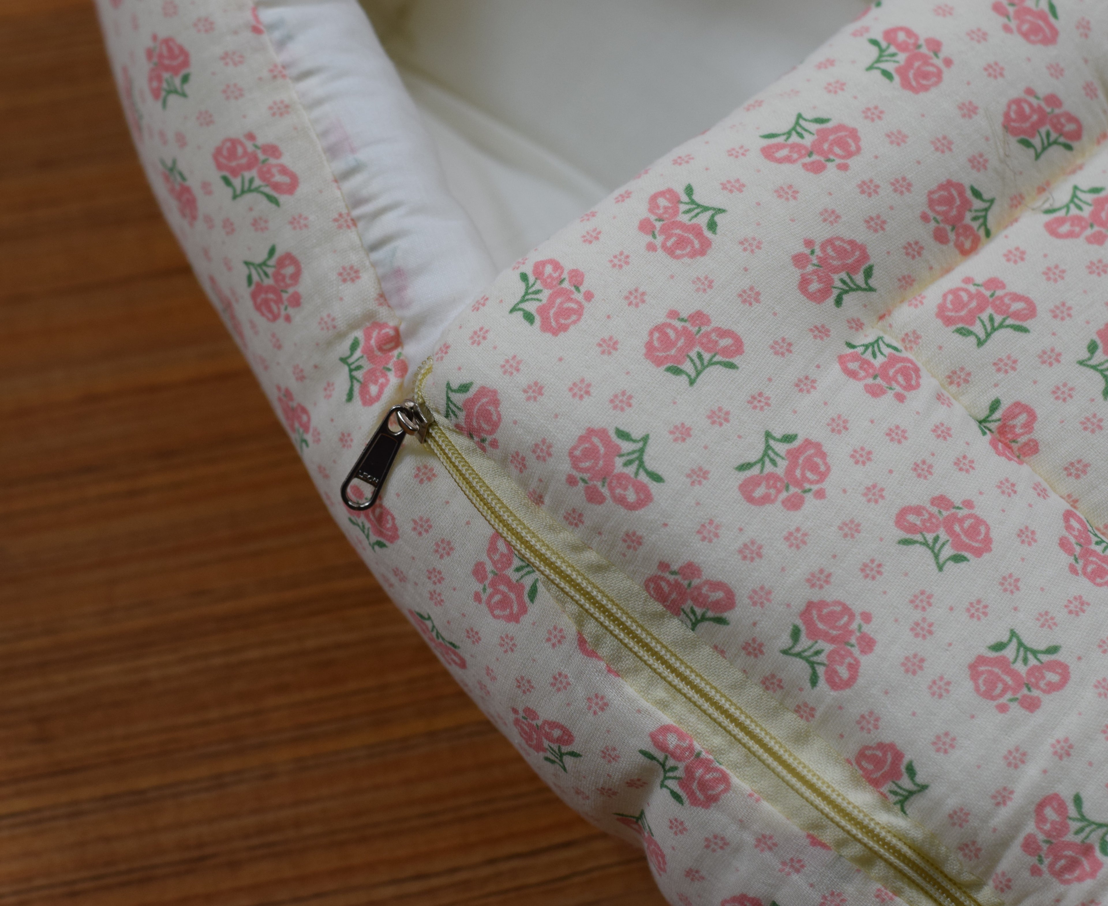 0–3 Months Muslin Cotton Baby Protector Nest | Soft Newborn Sleeping Bed with Zip Closure | Portable Baby Lounger – Pink Floral Print
