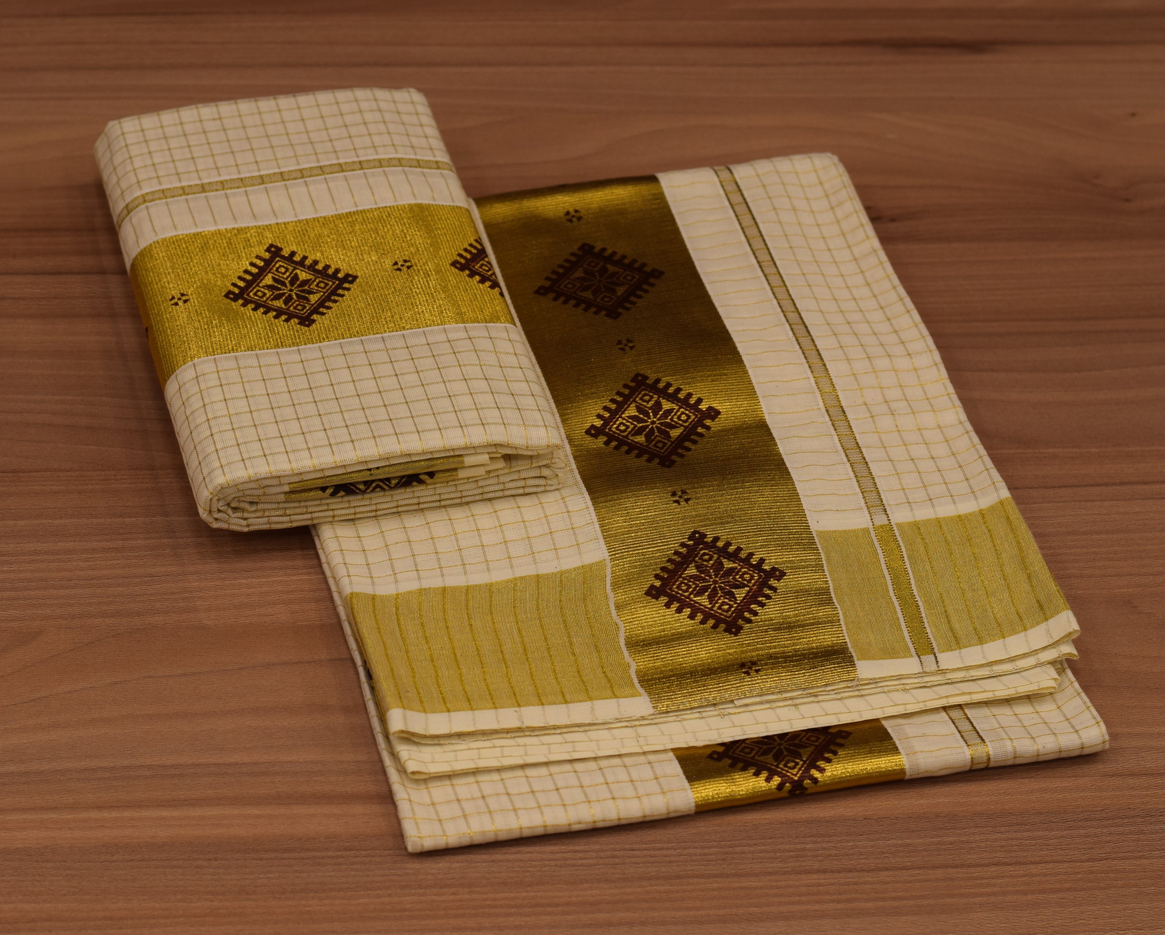 Kerala Kodi Colour Women's Set Mundu 2.80 Meter – Off White with Golden Kasavu & Traditional Motif Border | Festive Ethnic Wear