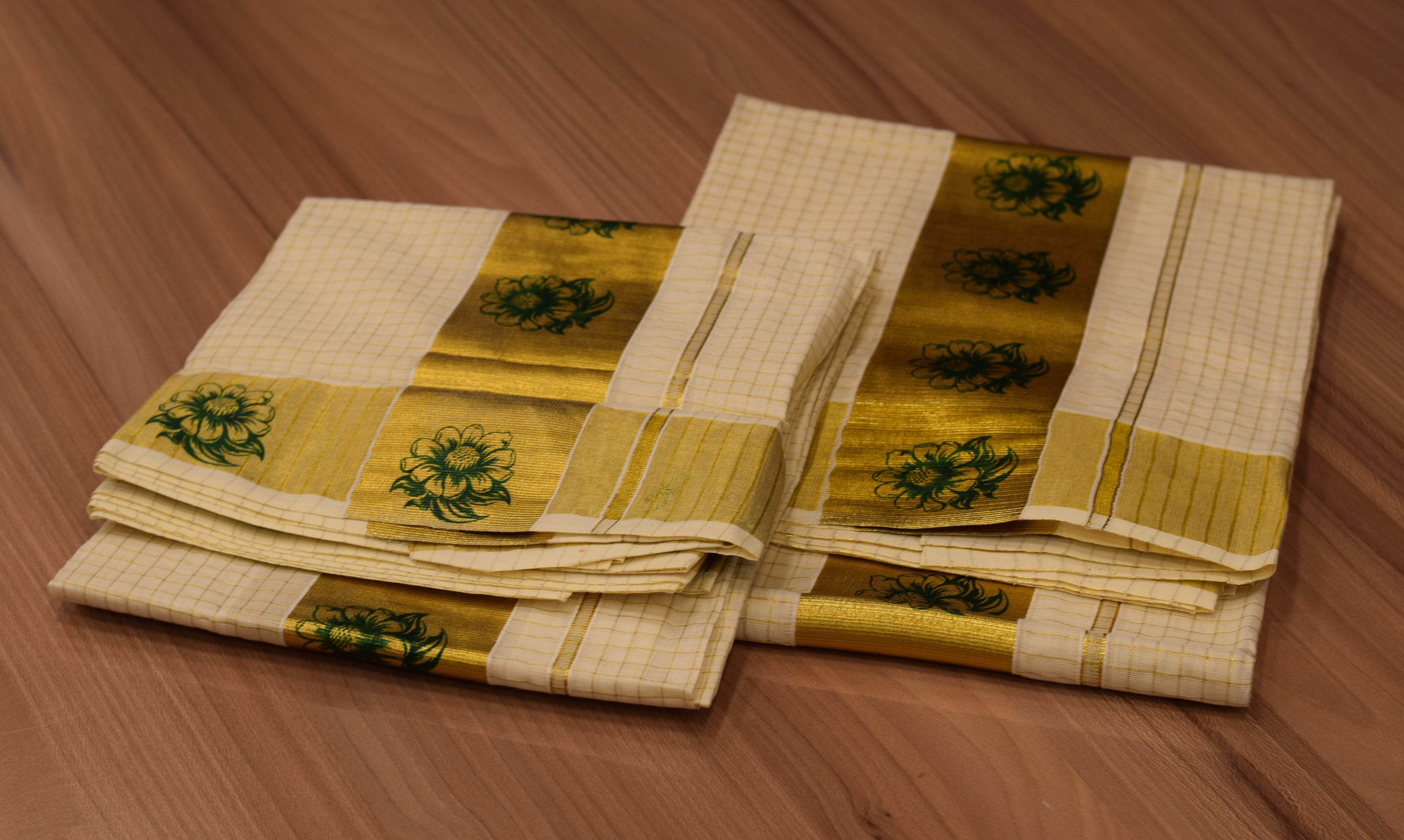 Kerala Kodi Colour Women's Set Mundu 2.80 Meter – Off White with Golden Kasavu & Green Floral Border | Traditional Kerala Ethnic Wear