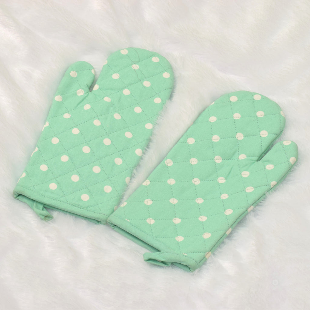 Polka Dot Quilted Cotton Oven Gloves – Heat Resistant Kitchen Mitts (Set of 2) - View 2 - Cotton - Nushio