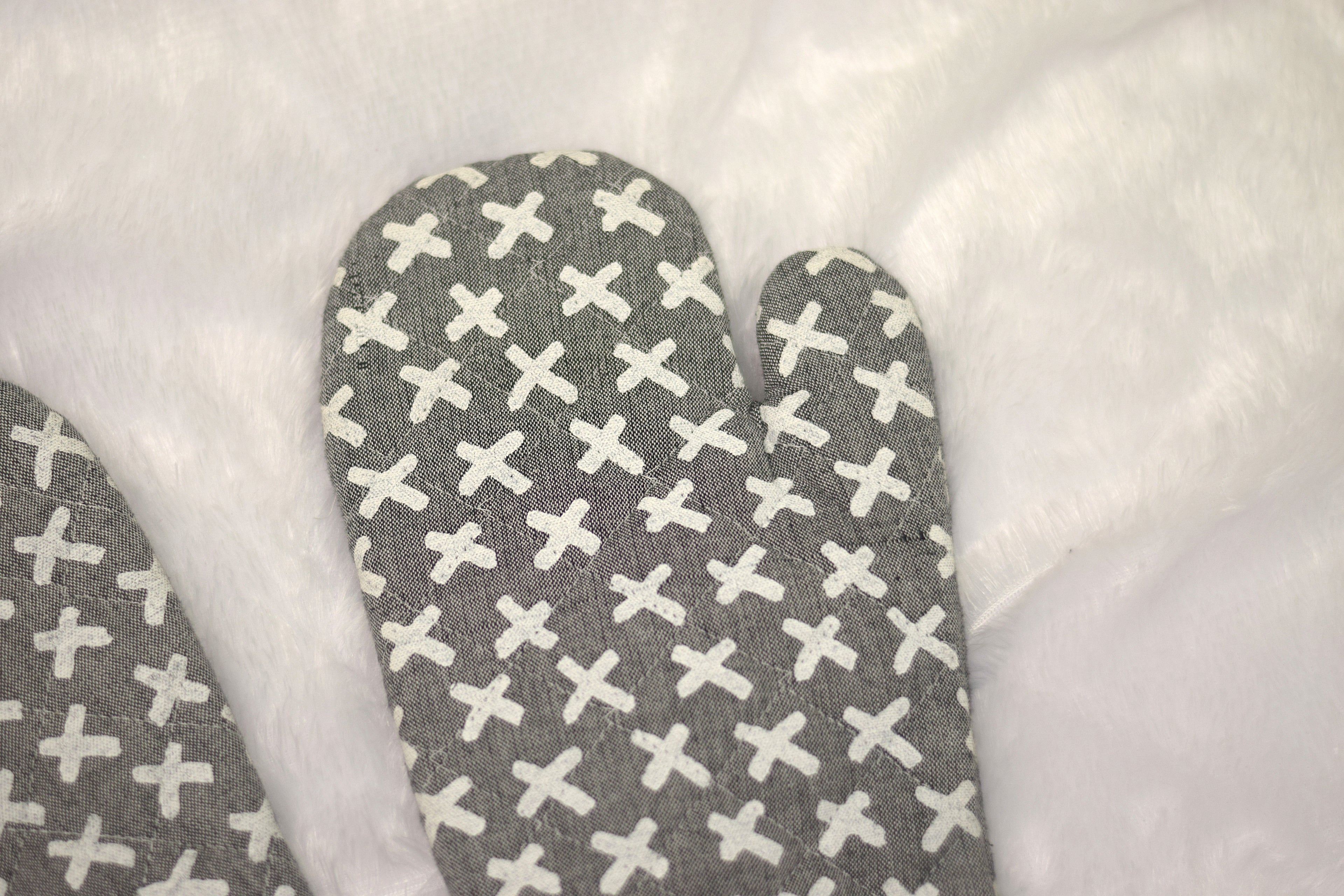Grey Cross Pattern Cotton Oven Gloves - Set of 2