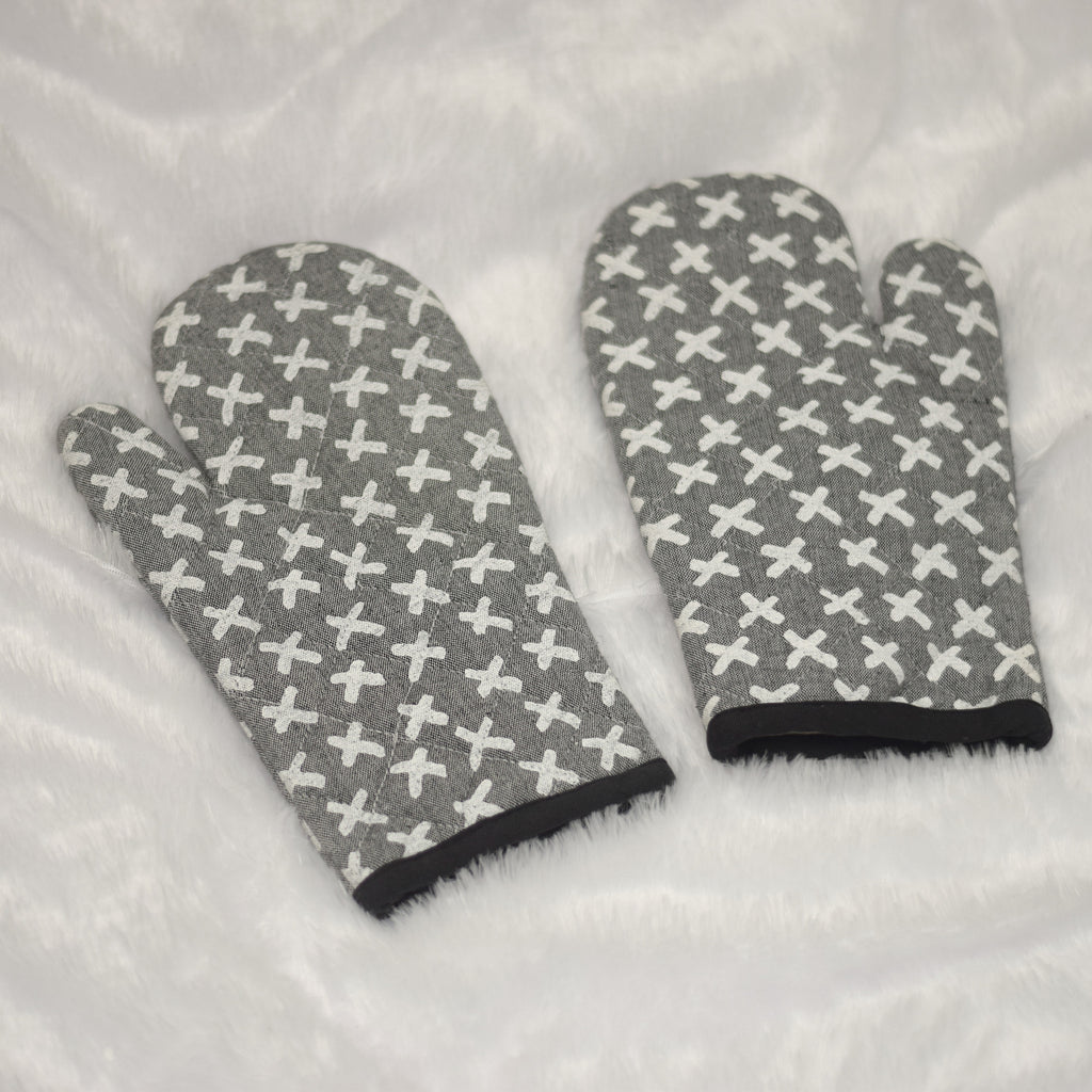 Grey Cross Pattern Cotton Oven Gloves - Set of 2 - View 3 - Cotton - Nushio